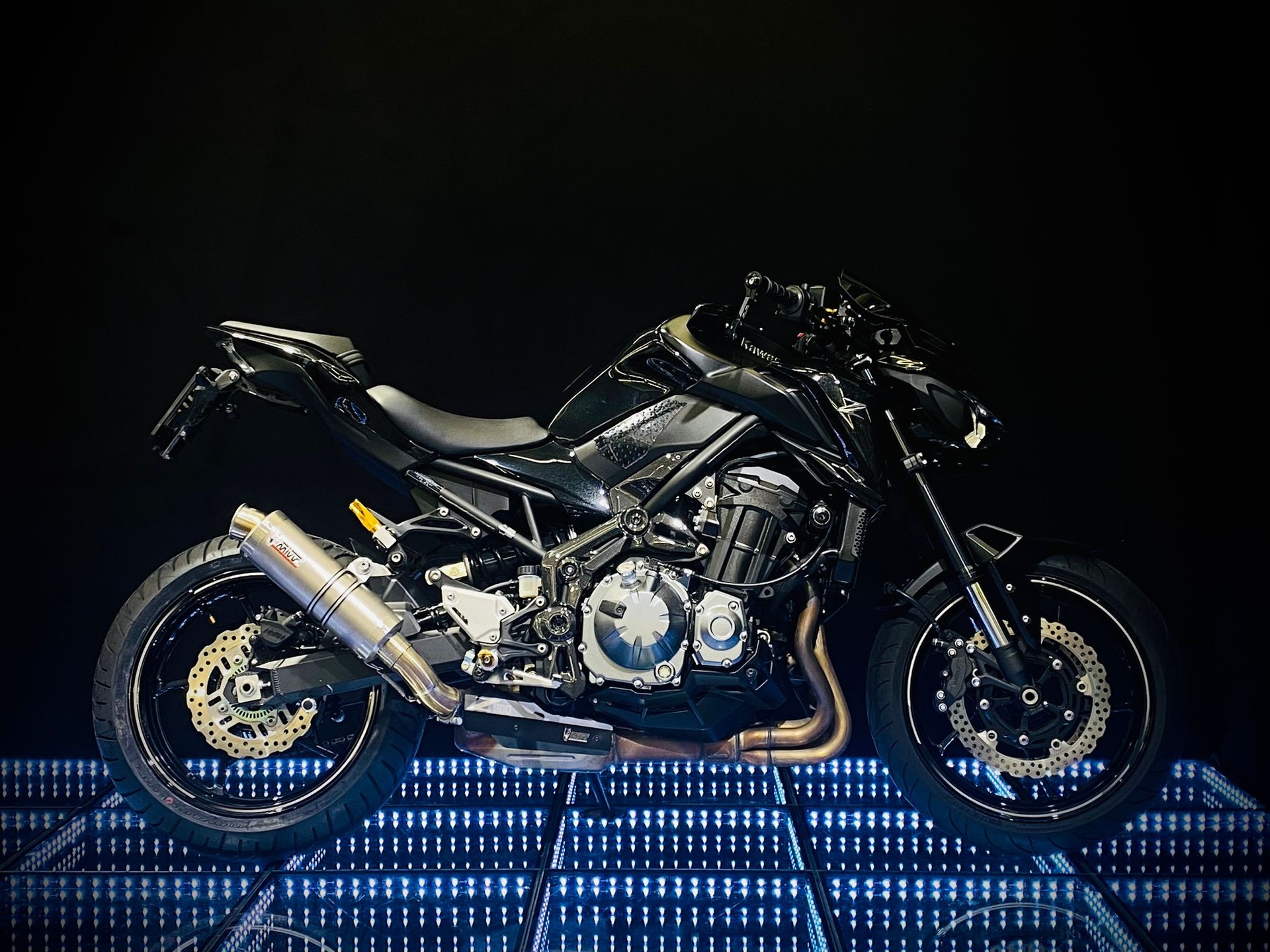 KAWASAKI Z900 (35kW)-showroom-element-2