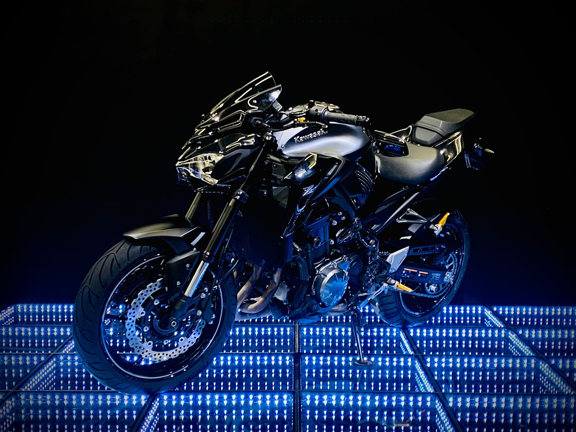 KAWASAKI Z900 (35kW)-showroom-element-1