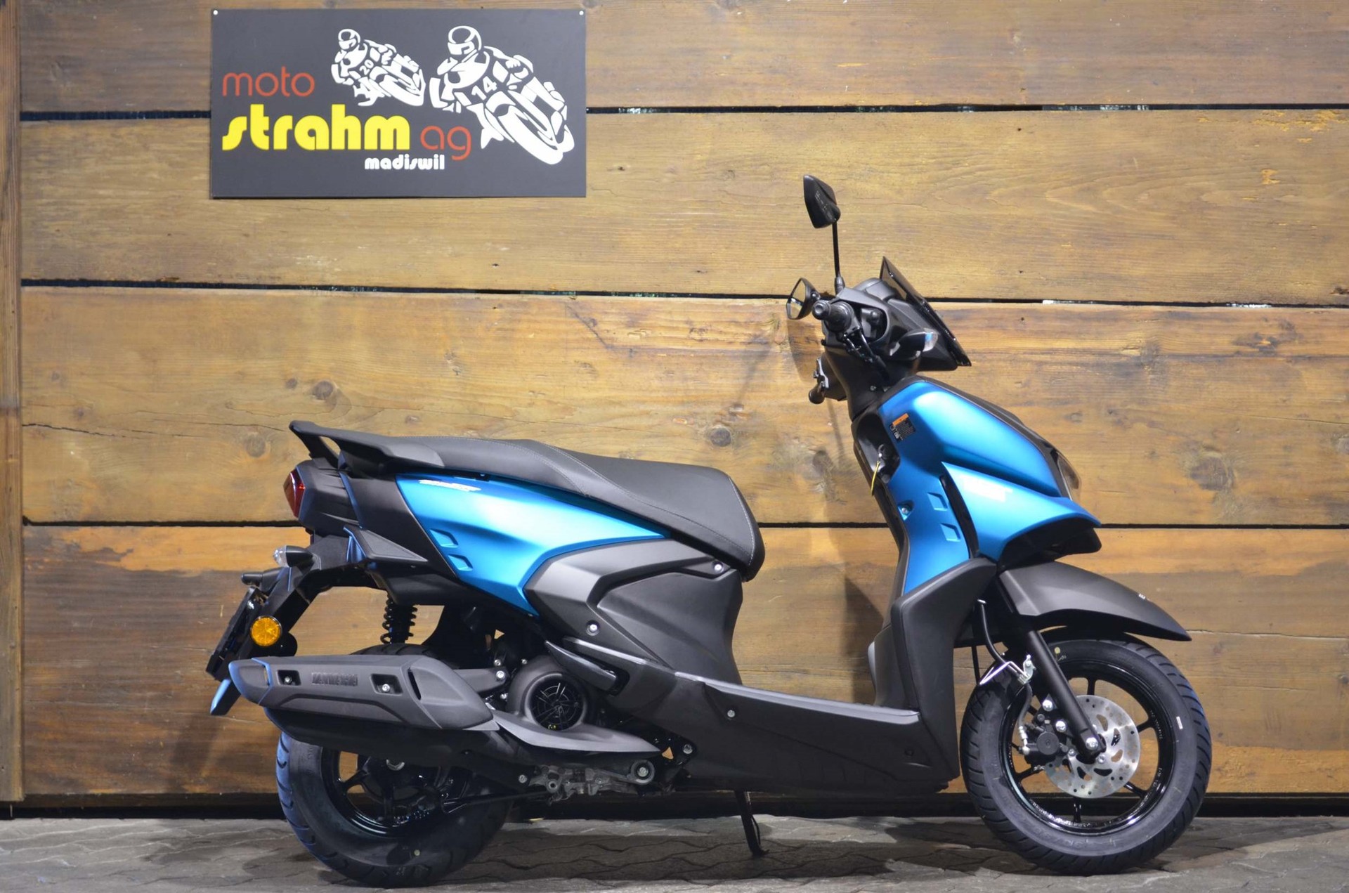 YAMAHA RayZR 125-showroom-element-1