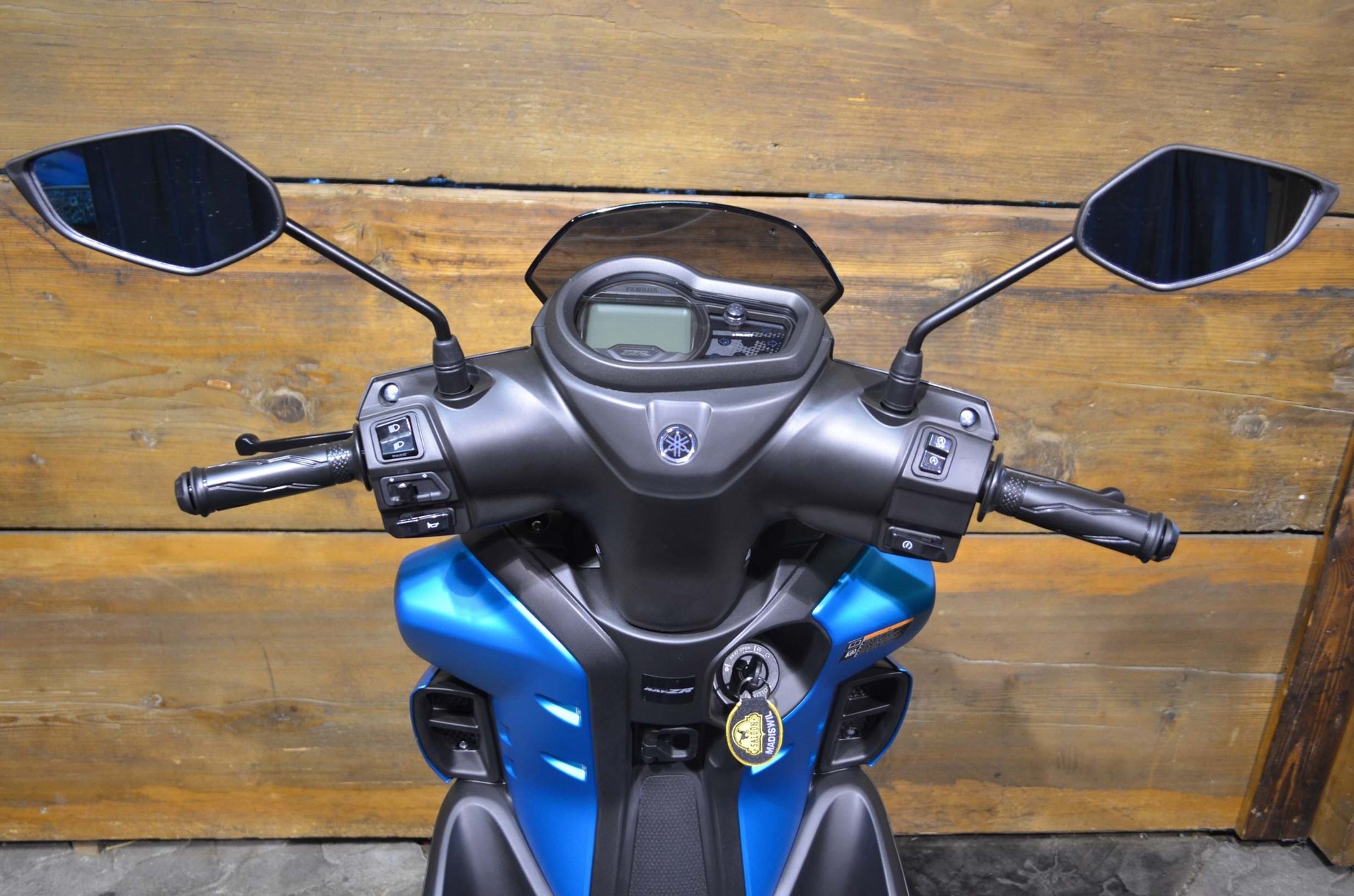 YAMAHA RayZR 125-showroom-element-2
