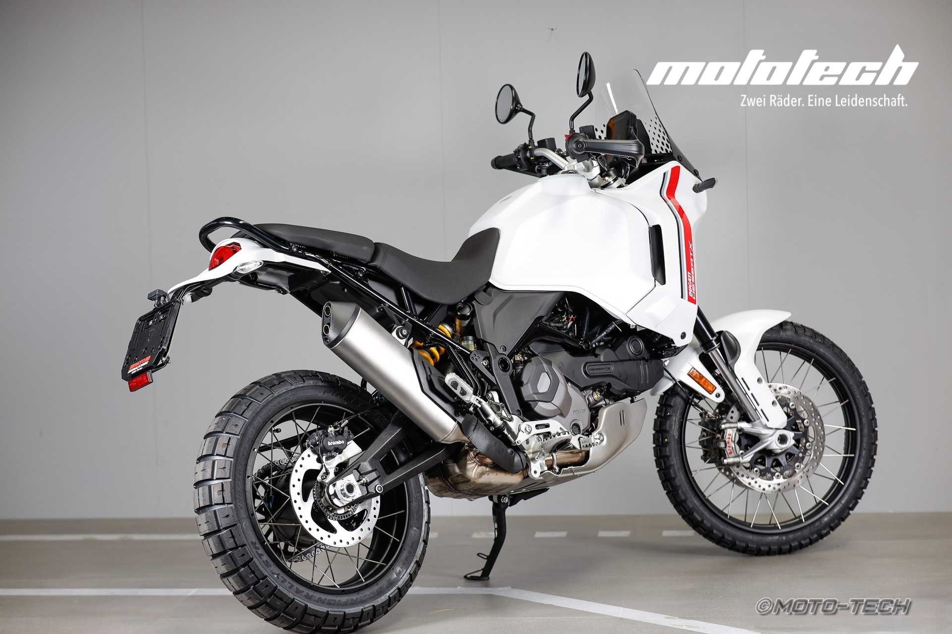 DUCATI Desert X-showroom-element-2