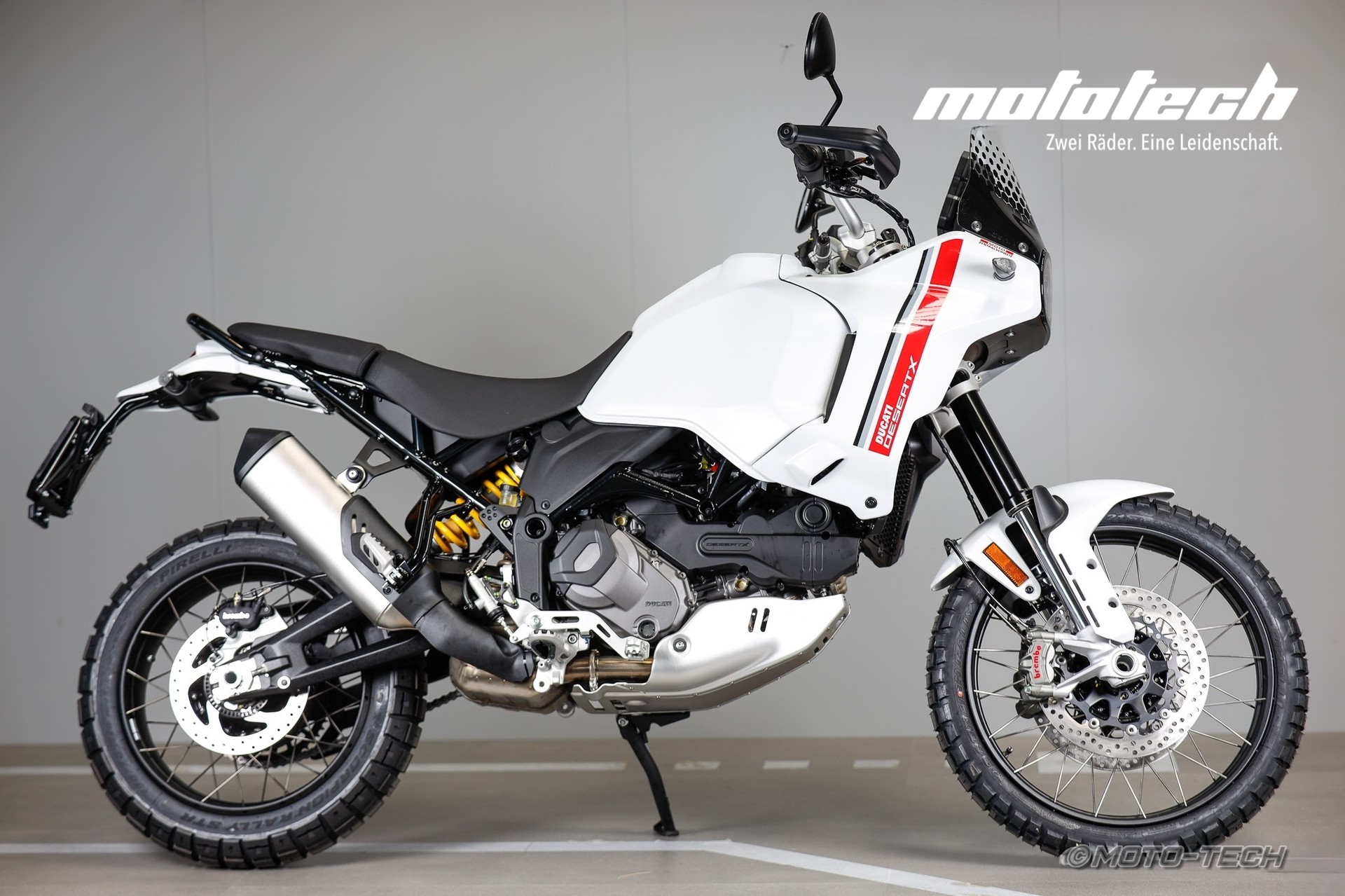 DUCATI Desert X-showroom-element-1