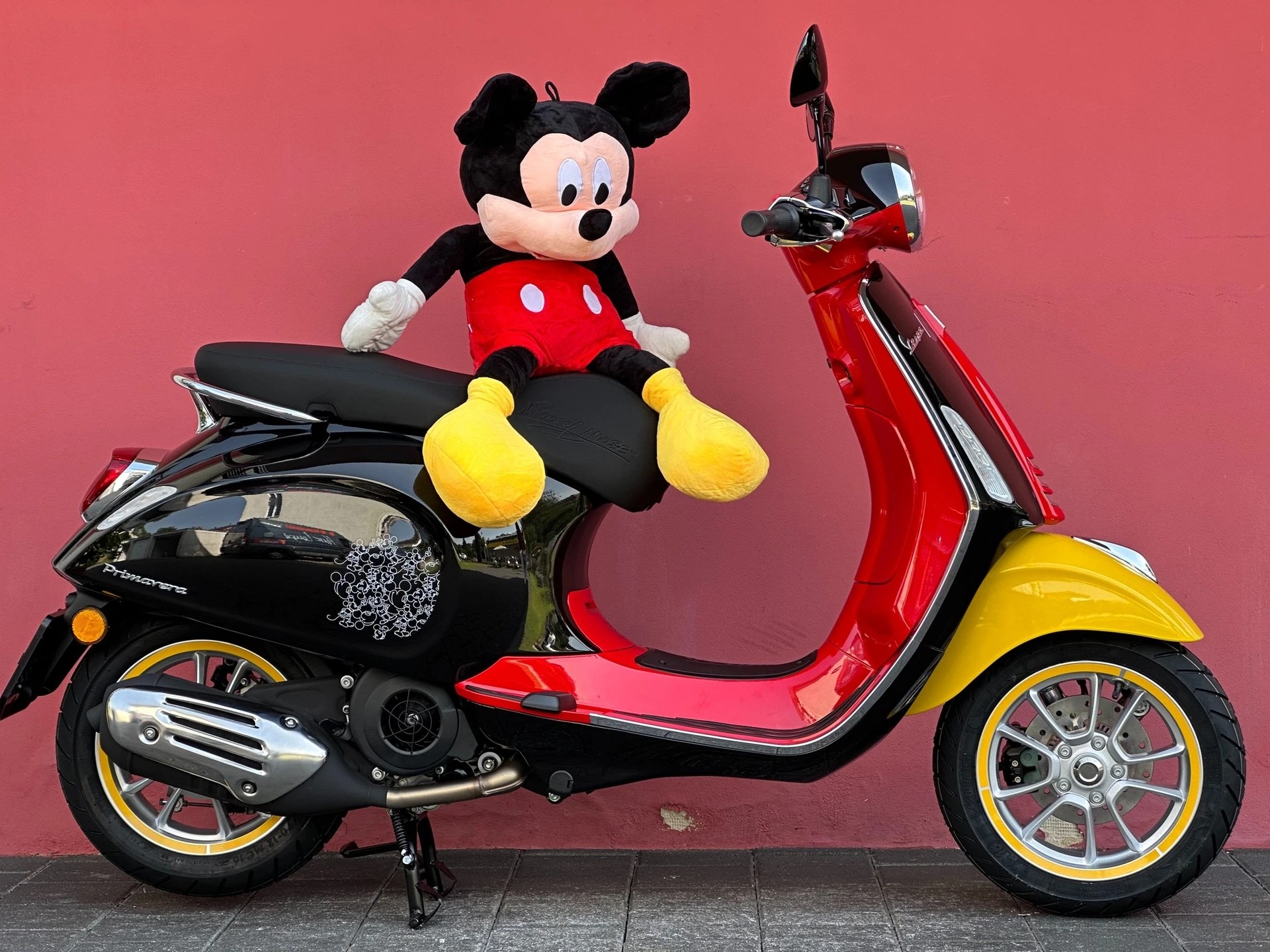 PIAGGIO Vespa 125 Primavera Disney Mickey Mouse Edition