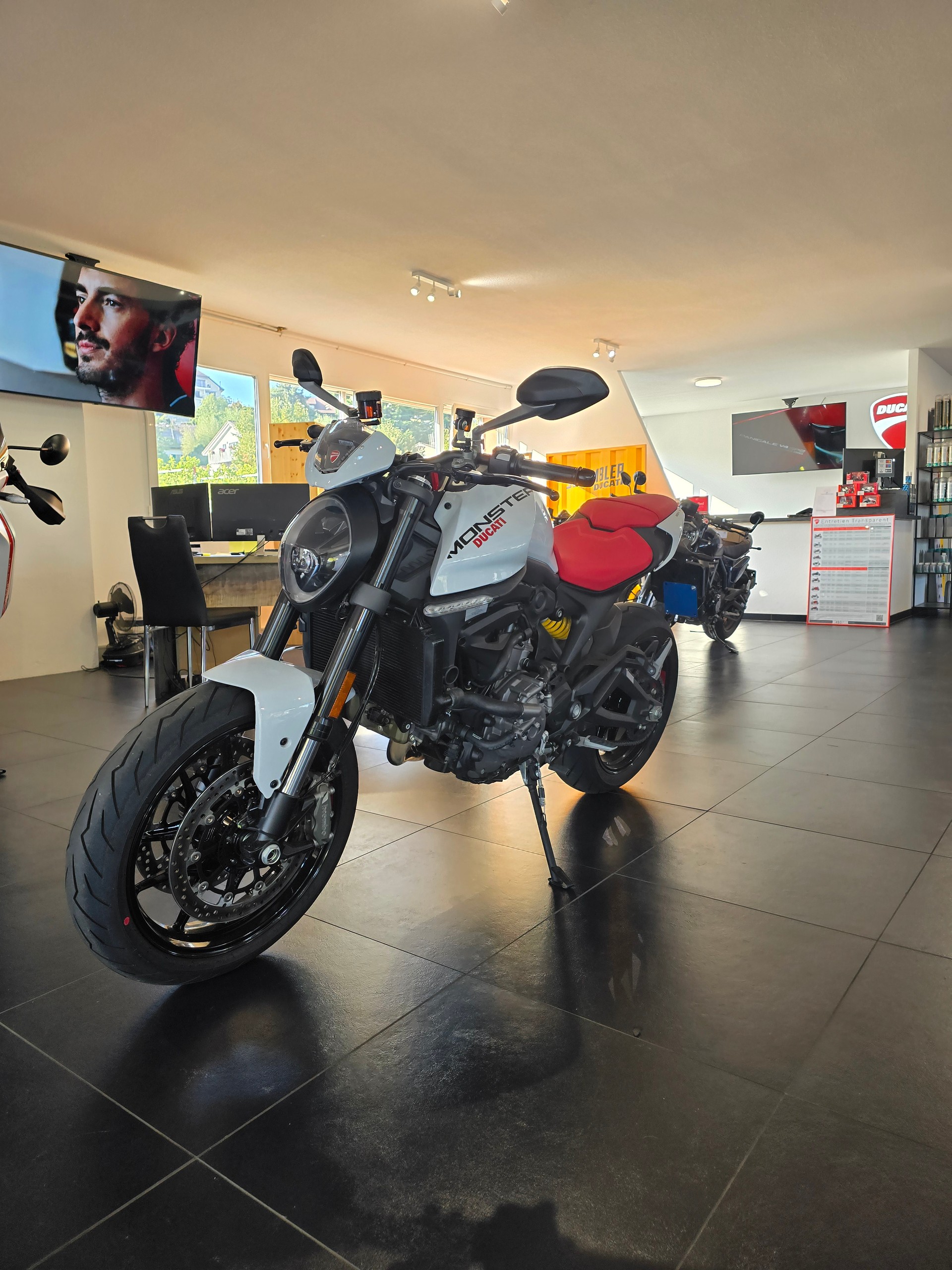 DUCATI Monster + 937 (35KW)-showroom-element-3