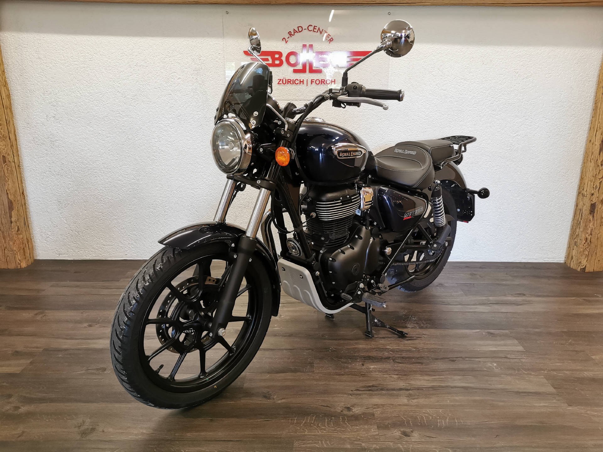 ROYAL ENFIELD METEOR STELLAR blue-showroom-element-2