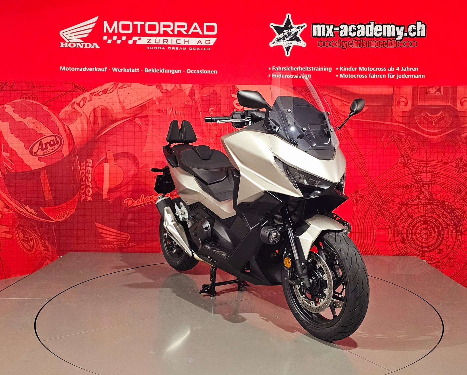 HONDA NSS 750-showroom-element-1