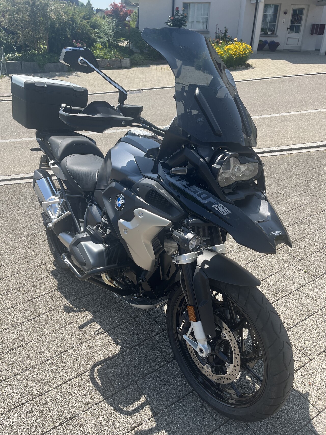 BMW R 1250 GS Triple Black-image-1