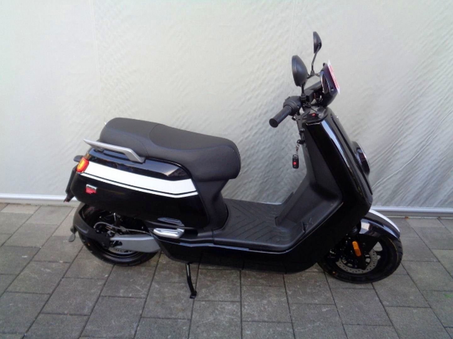 NIU NQi-showroom-element-2