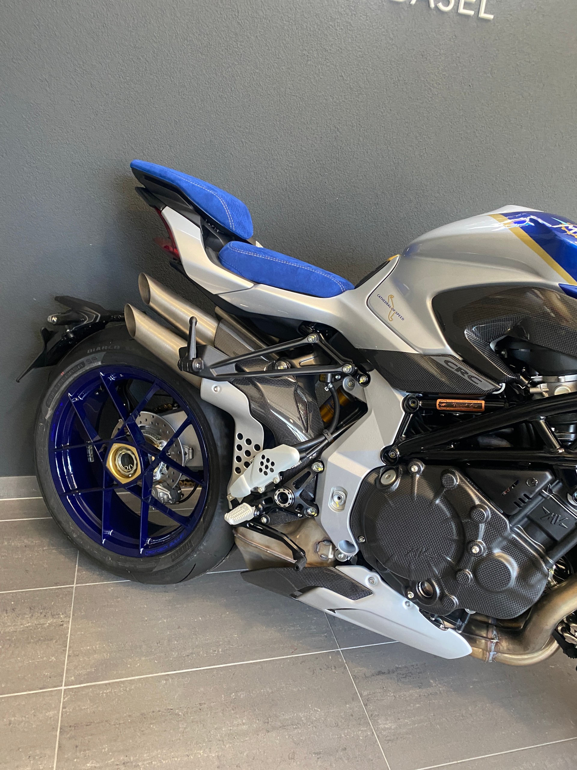 MV AGUSTA B4 Brutale 1000 RR Assen Nr. 13/300-showroom-element-2