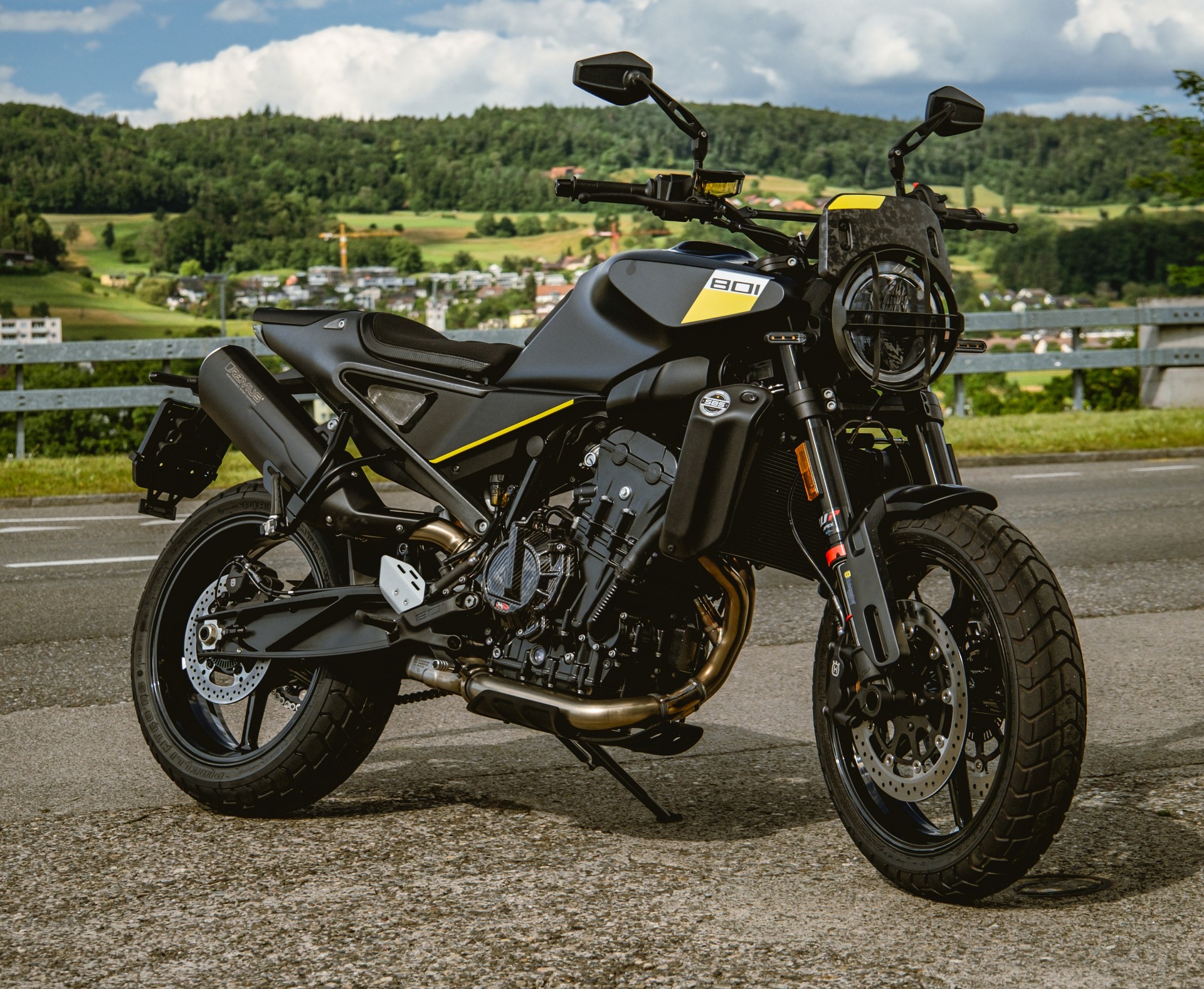 HUSQVARNA Svartpilen 801-showroom-element-3