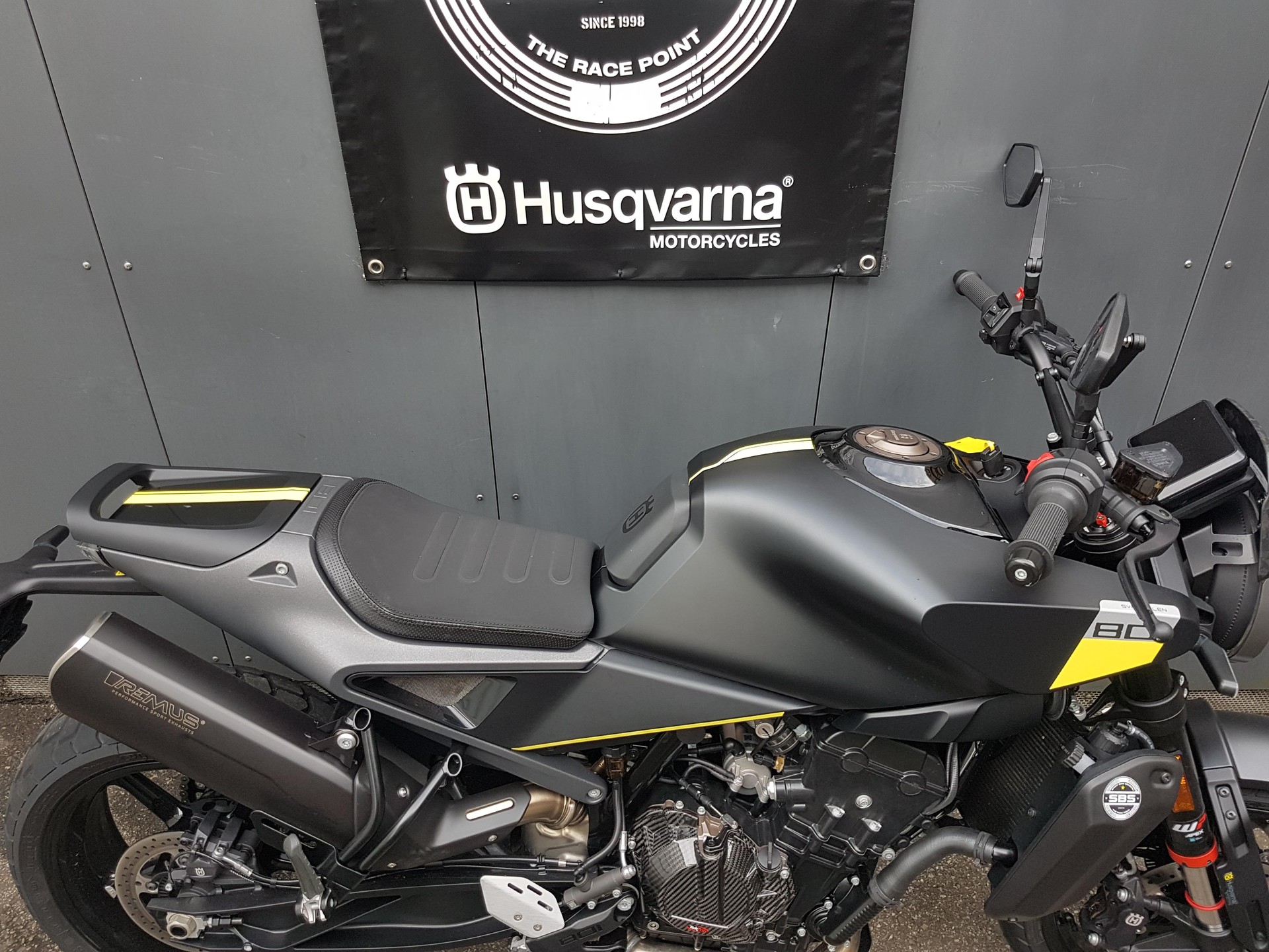 HUSQVARNA Svartpilen 801-showroom-element-2