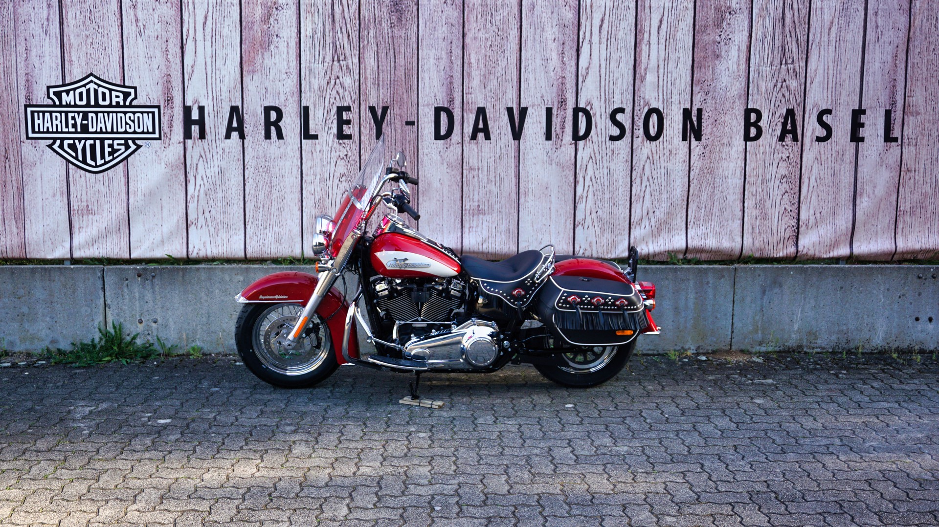 HARLEY-DAVIDSON FLI-showroom-element-3