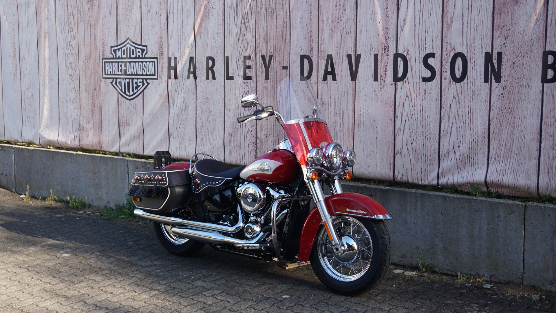HARLEY-DAVIDSON FLI-showroom-element-1