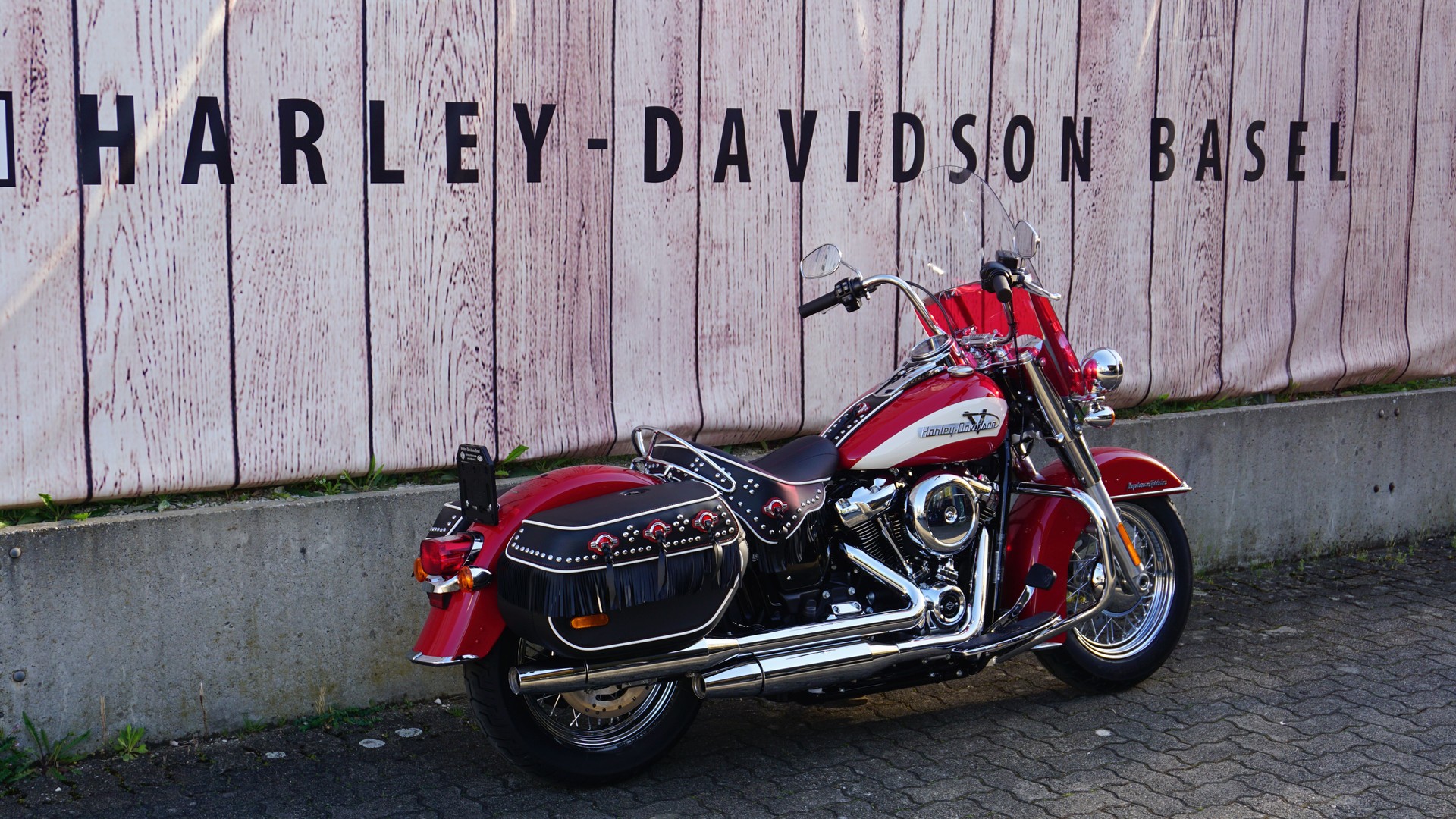 HARLEY-DAVIDSON FLI-showroom-element-2