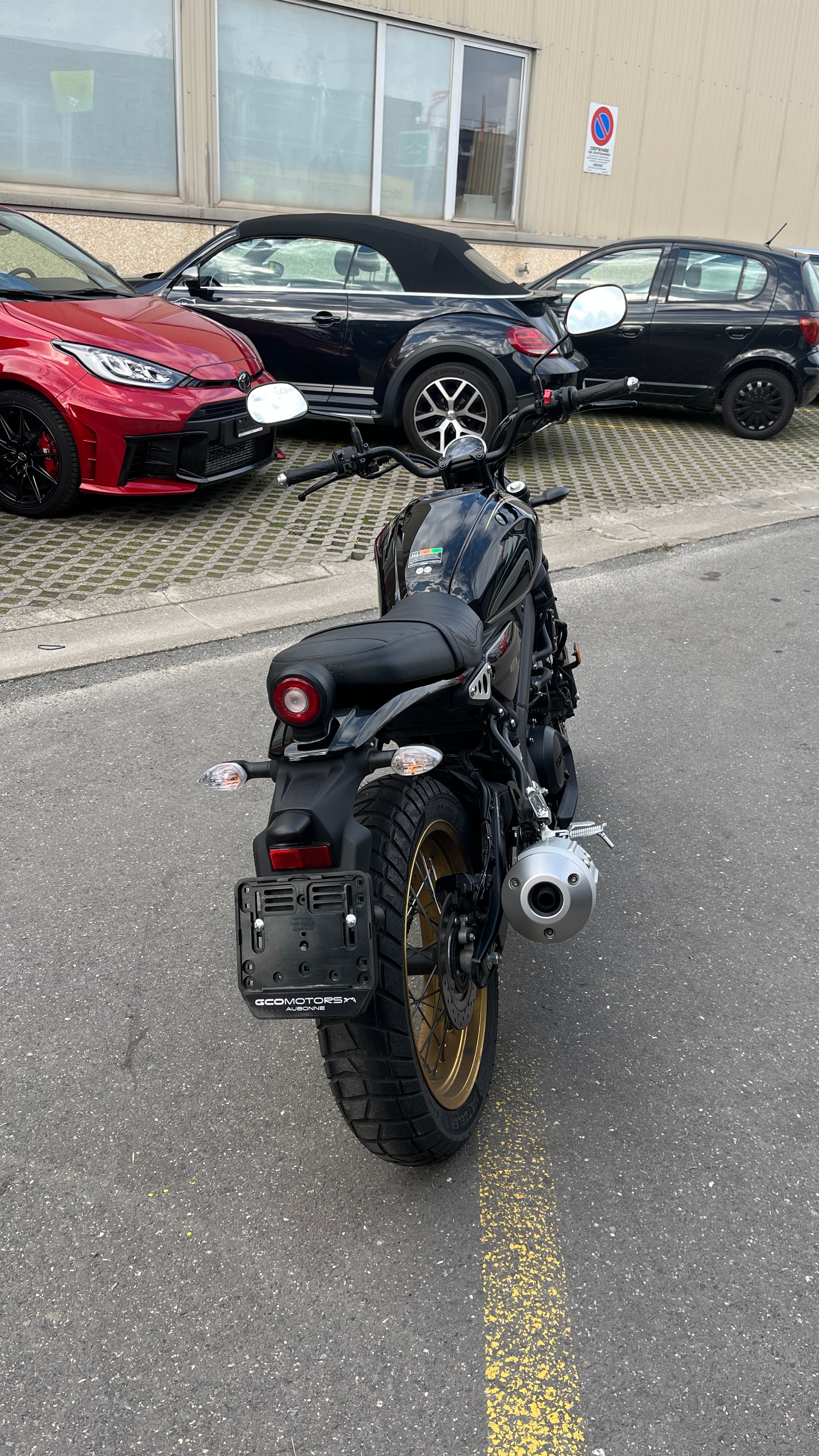 YAMAHA XSR 125 Legacy-showroom-element-3