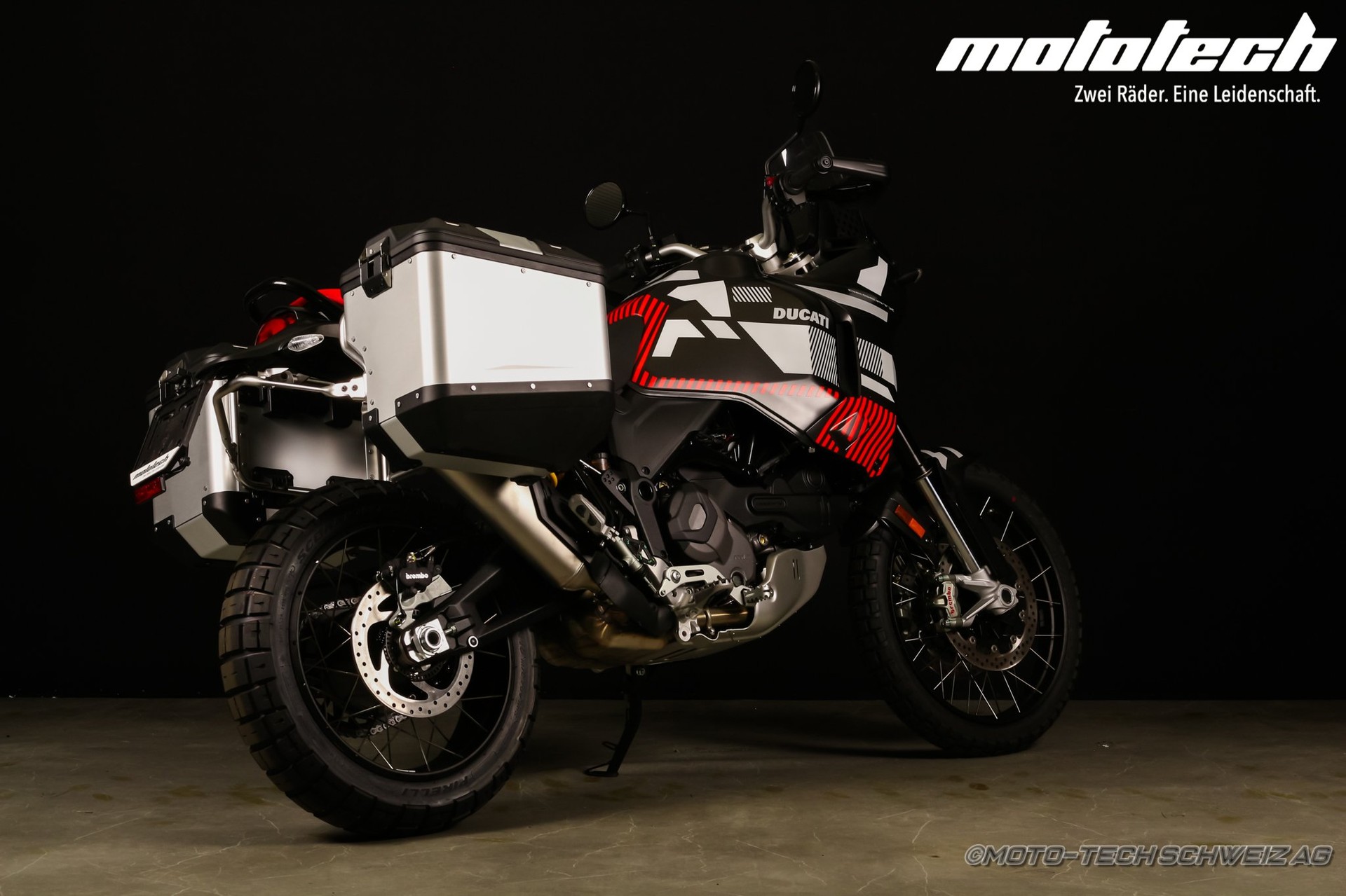 DUCATI Desert X (35kW) INKL. SEITENKOFFER / 4 JAHRE GARANTIE-showroom-element-3