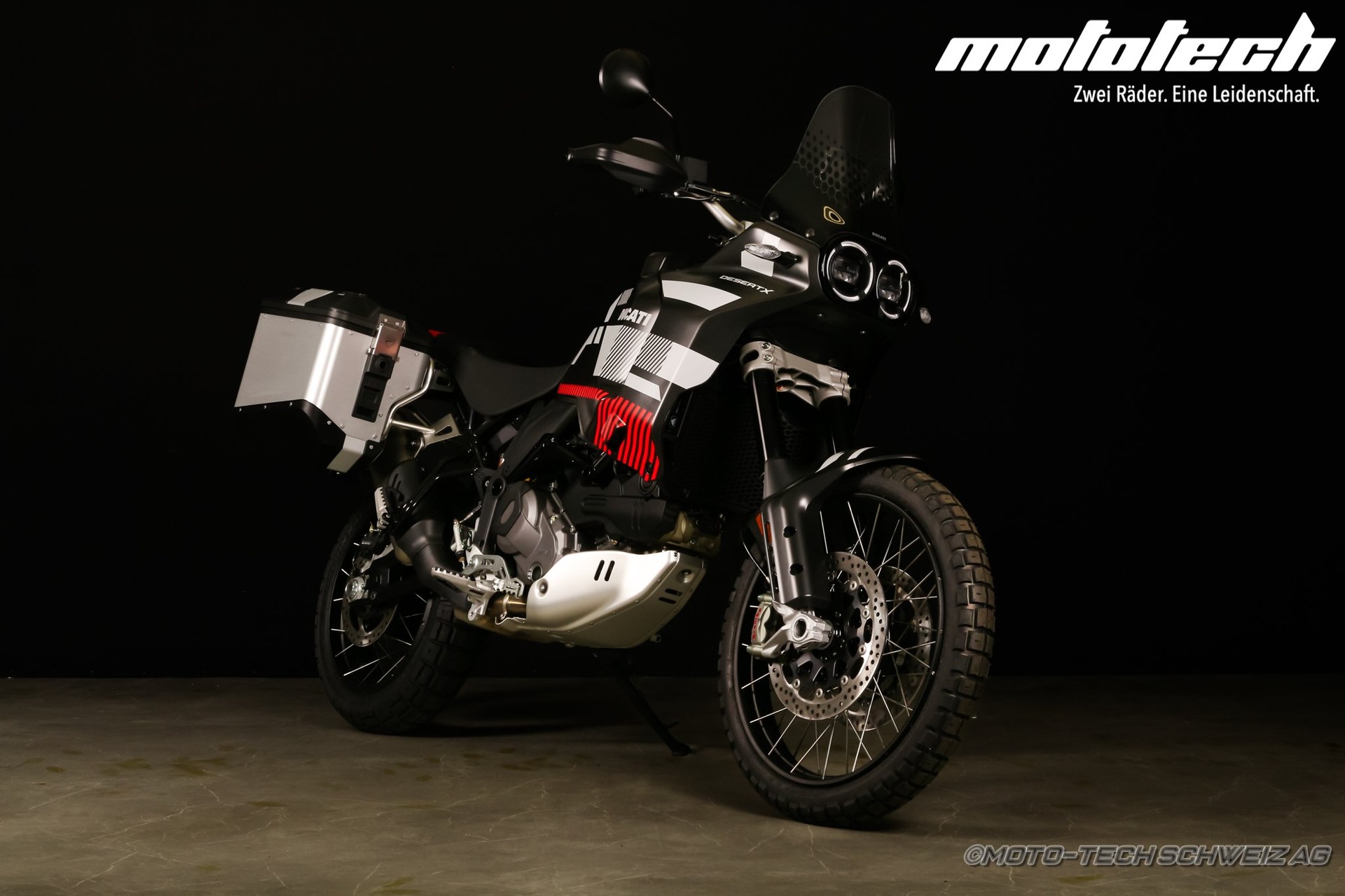 DUCATI Desert X (35kW) INKL. SEITENKOFFER / 4 JAHRE GARANTIE-showroom-element-1