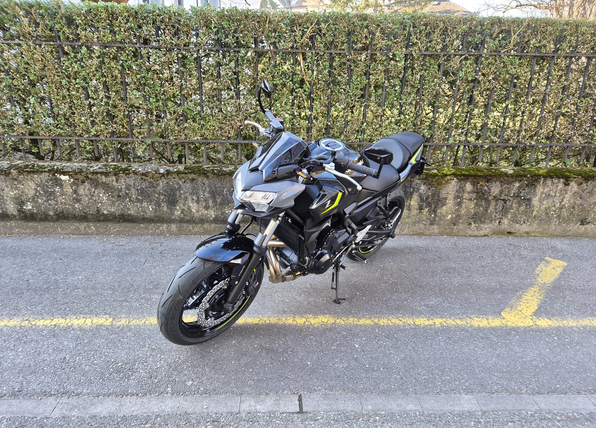 KAWASAKI Z 650 (35kW)-showroom-element-3
