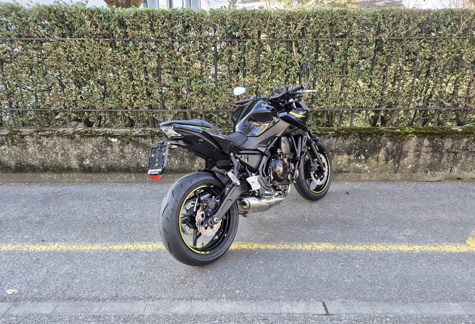 KAWASAKI Z 650 (35kW)-showroom-element-1