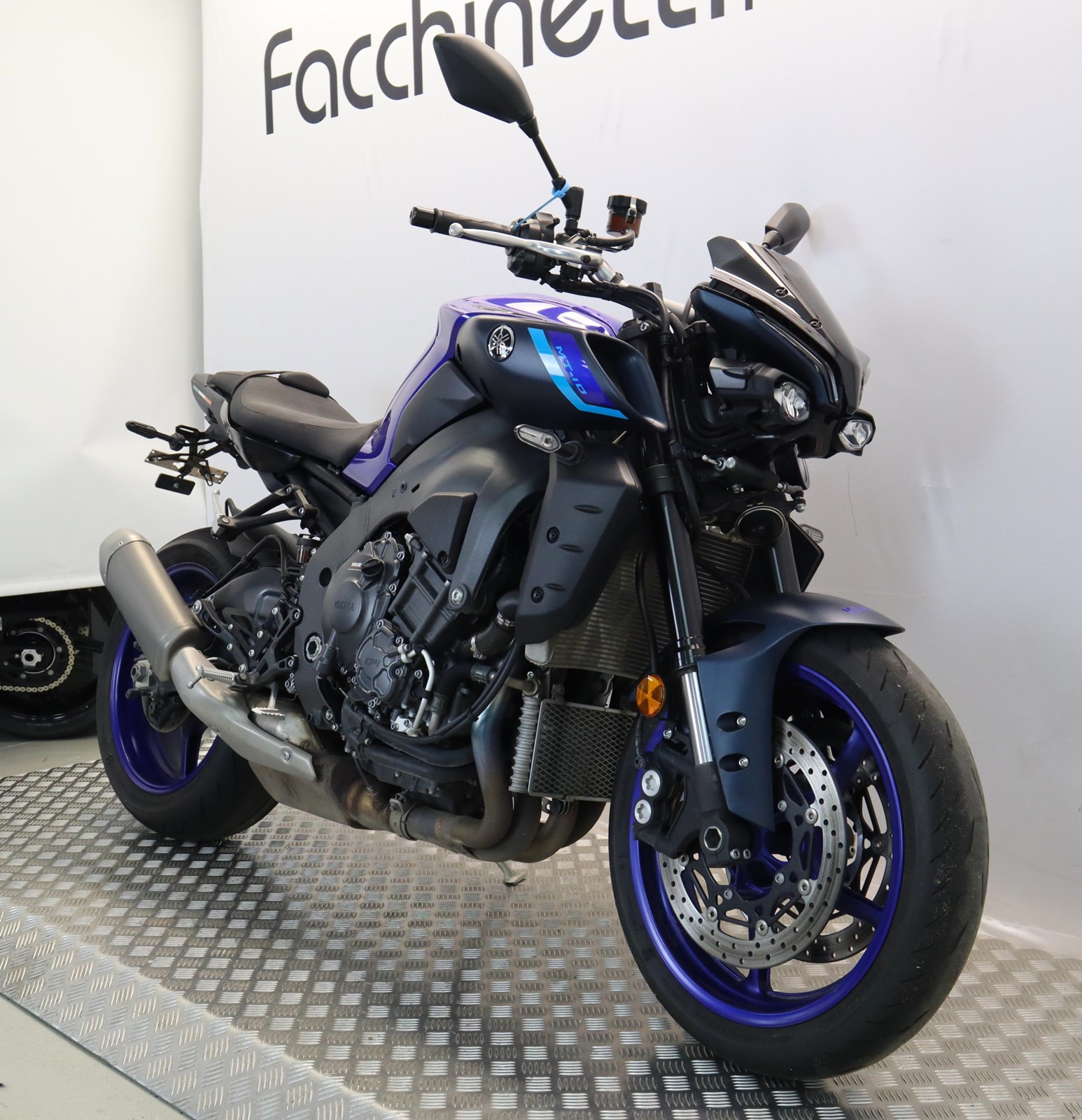 YAMAHA MT-10 2023-showroom-element-2