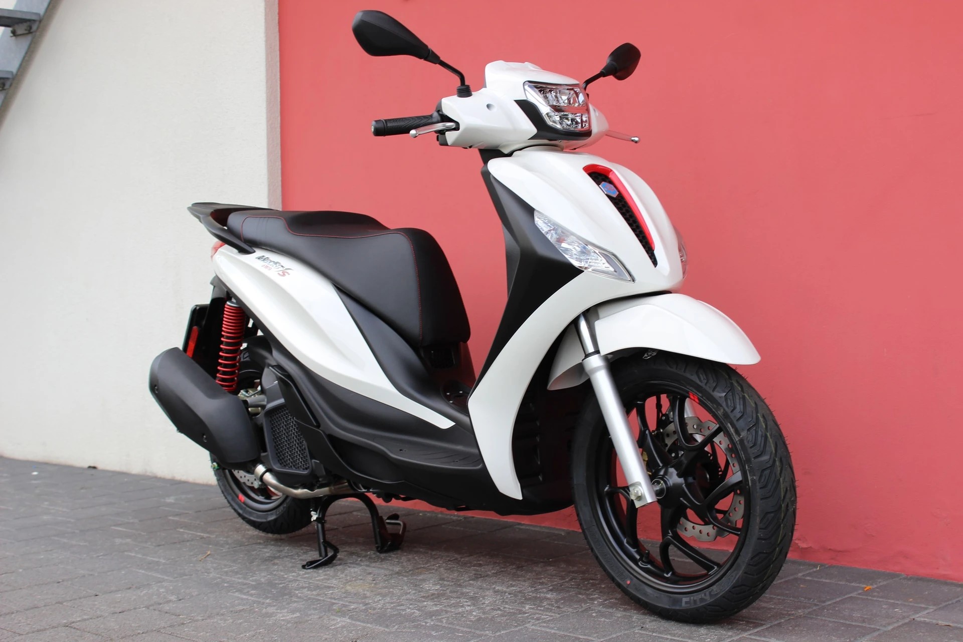 PIAGGIO Medley 125 Sport-showroom-element-2
