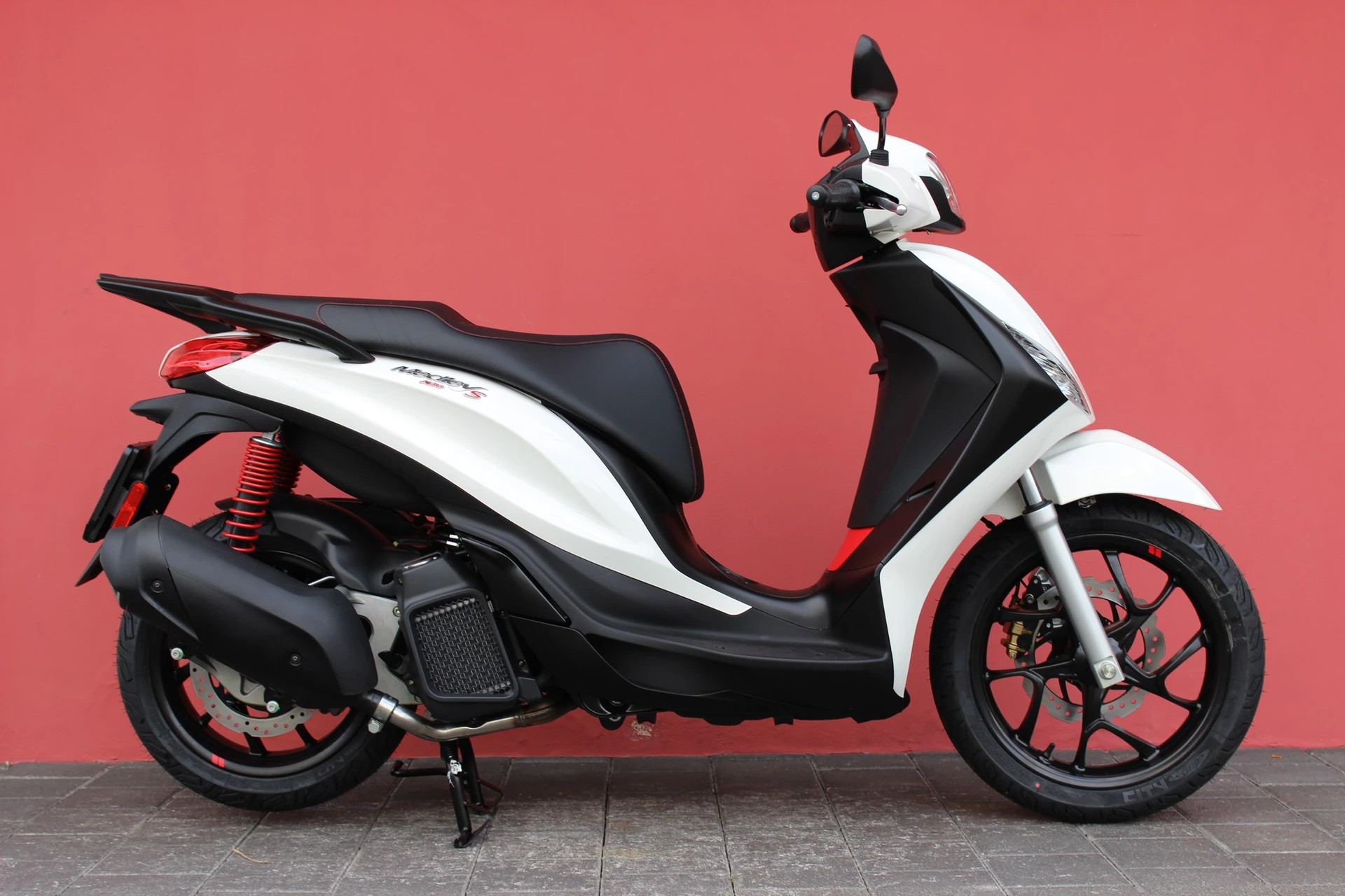 PIAGGIO Medley 125 Sport-showroom-element-3