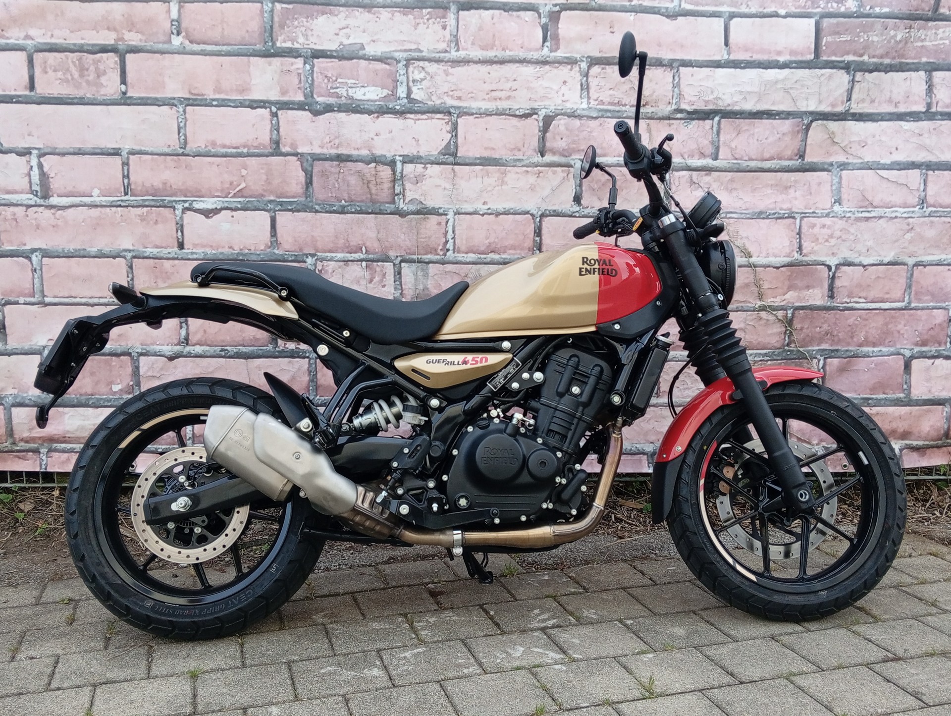 ROYAL ENFIELD GUERRILLA 450