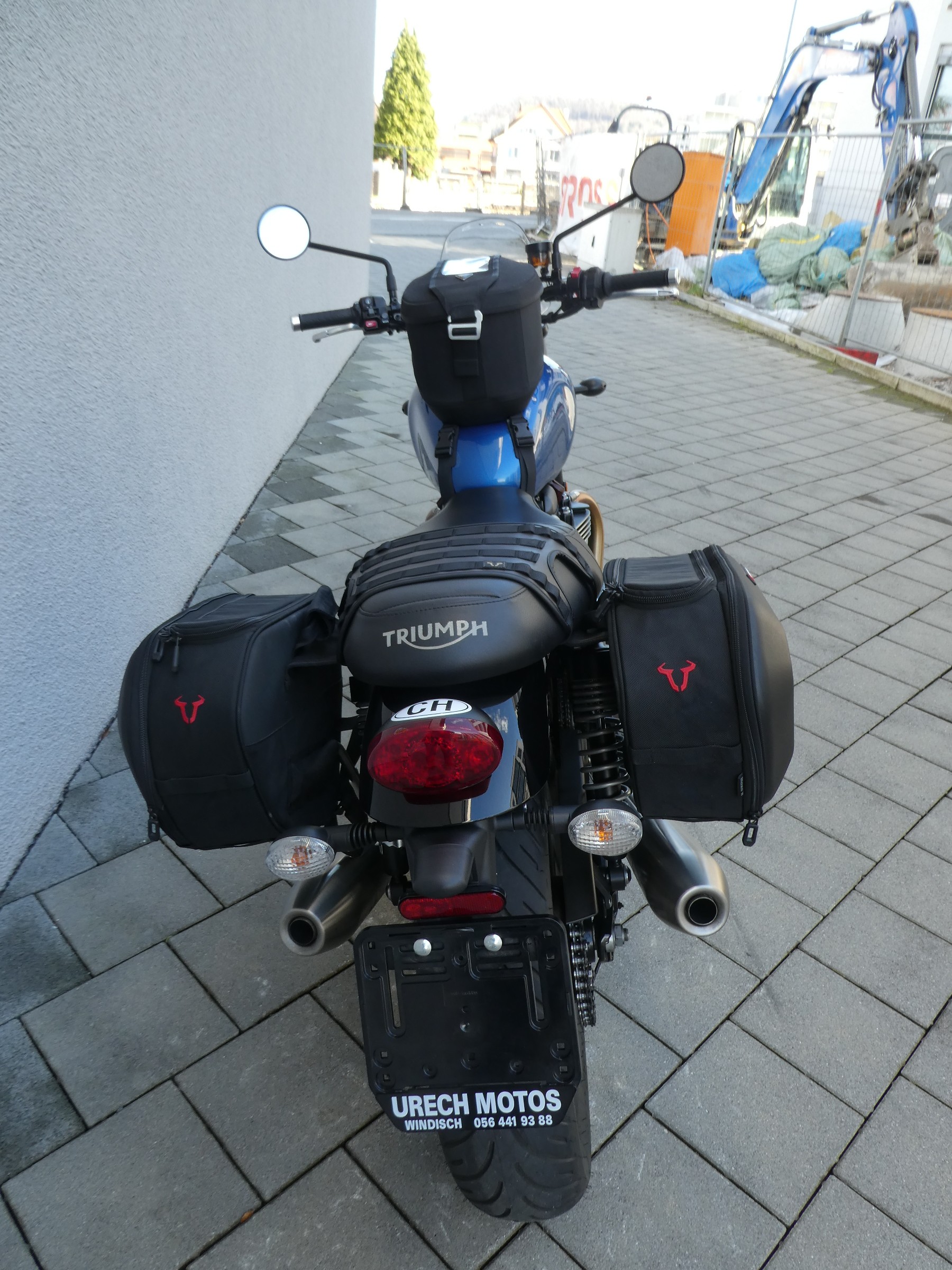 TRIUMPH Street Twin 900 Special Edition-showroom-element-3