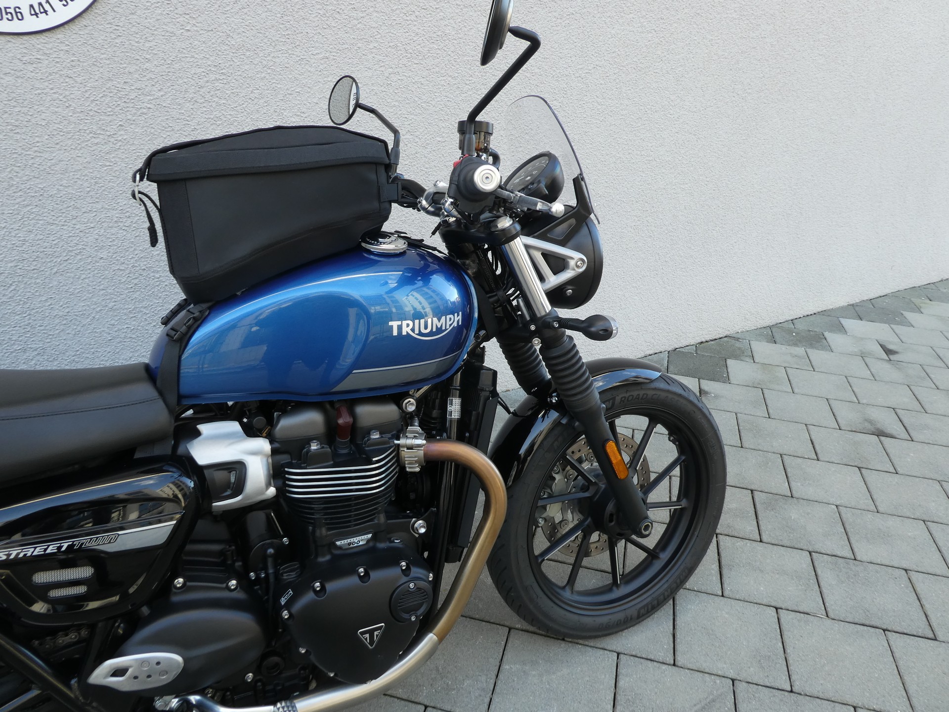 TRIUMPH Street Twin 900 Special Edition-showroom-element-1