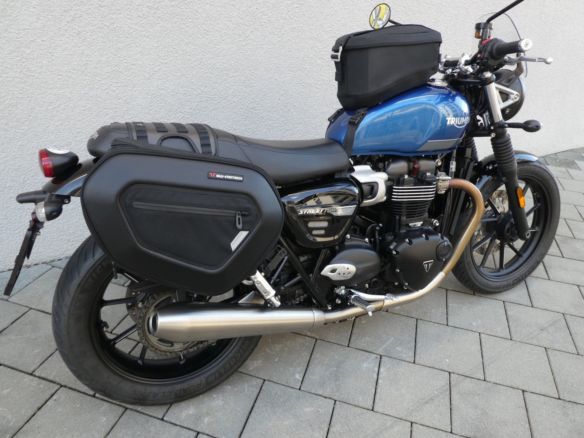 TRIUMPH Street Twin 900 Special Edition-showroom-element-2