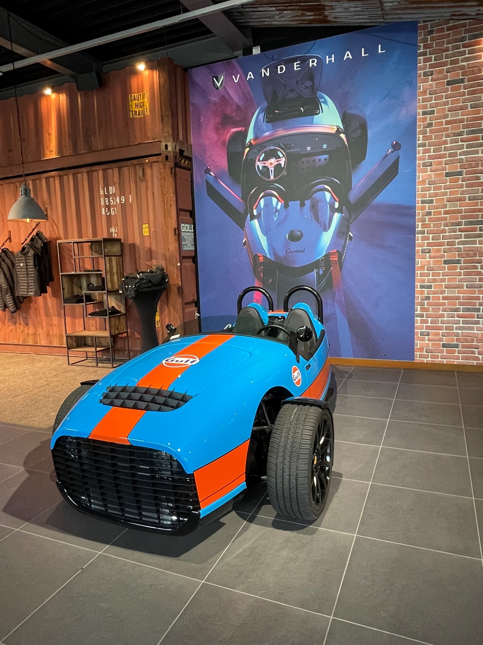 VANDERHALL Carmel Black Jack-showroom-element-1