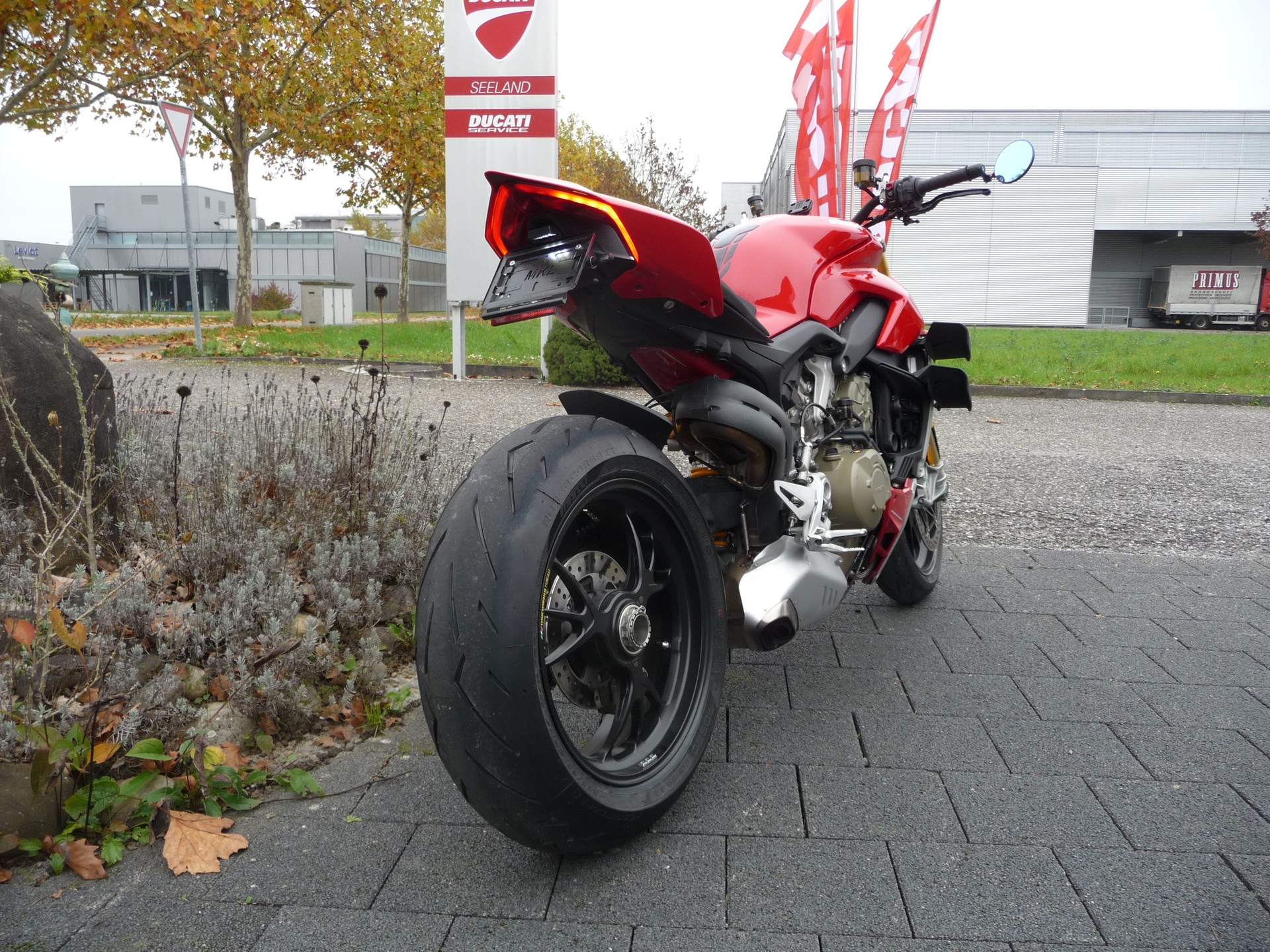 DUCATI Streetfighter V4 S-showroom-element-3