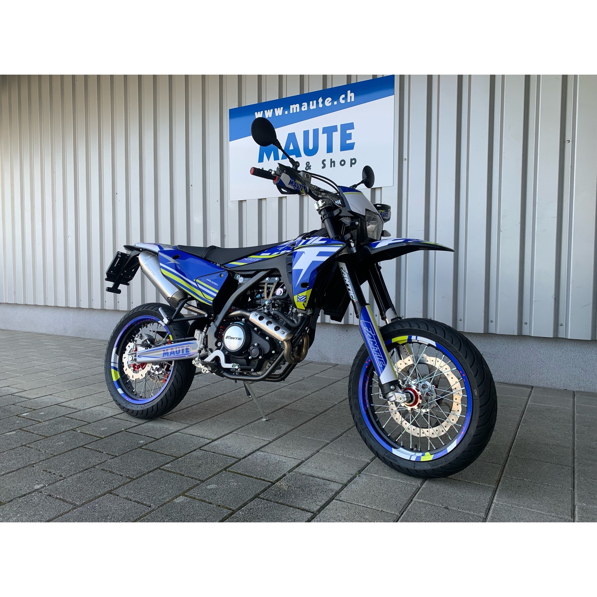 FANTIC XMF 125 Motard Performance - für CHF 168/Mt. und bewährtem kombinierten Dual-Bremssystem CBS-showroom-element-2
