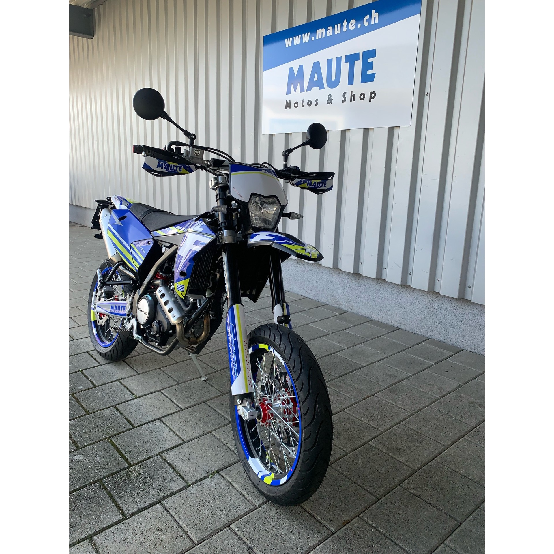 FANTIC XMF 125 Motard Performance - für CHF 168/Mt. und bewährtem kombinierten Dual-Bremssystem CBS-showroom-element-3