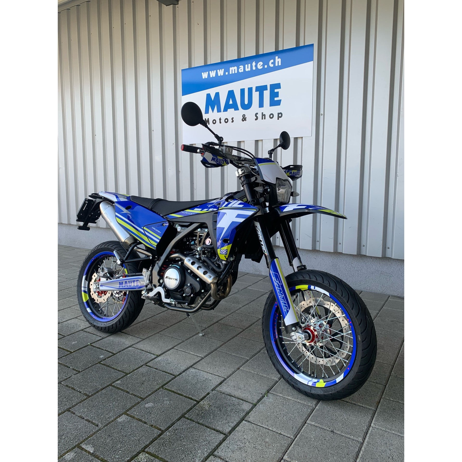FANTIC XMF 125 Motard Performance - für CHF 168/Mt. und bewährtem kombinierten Dual-Bremssystem CBS-showroom-element-1