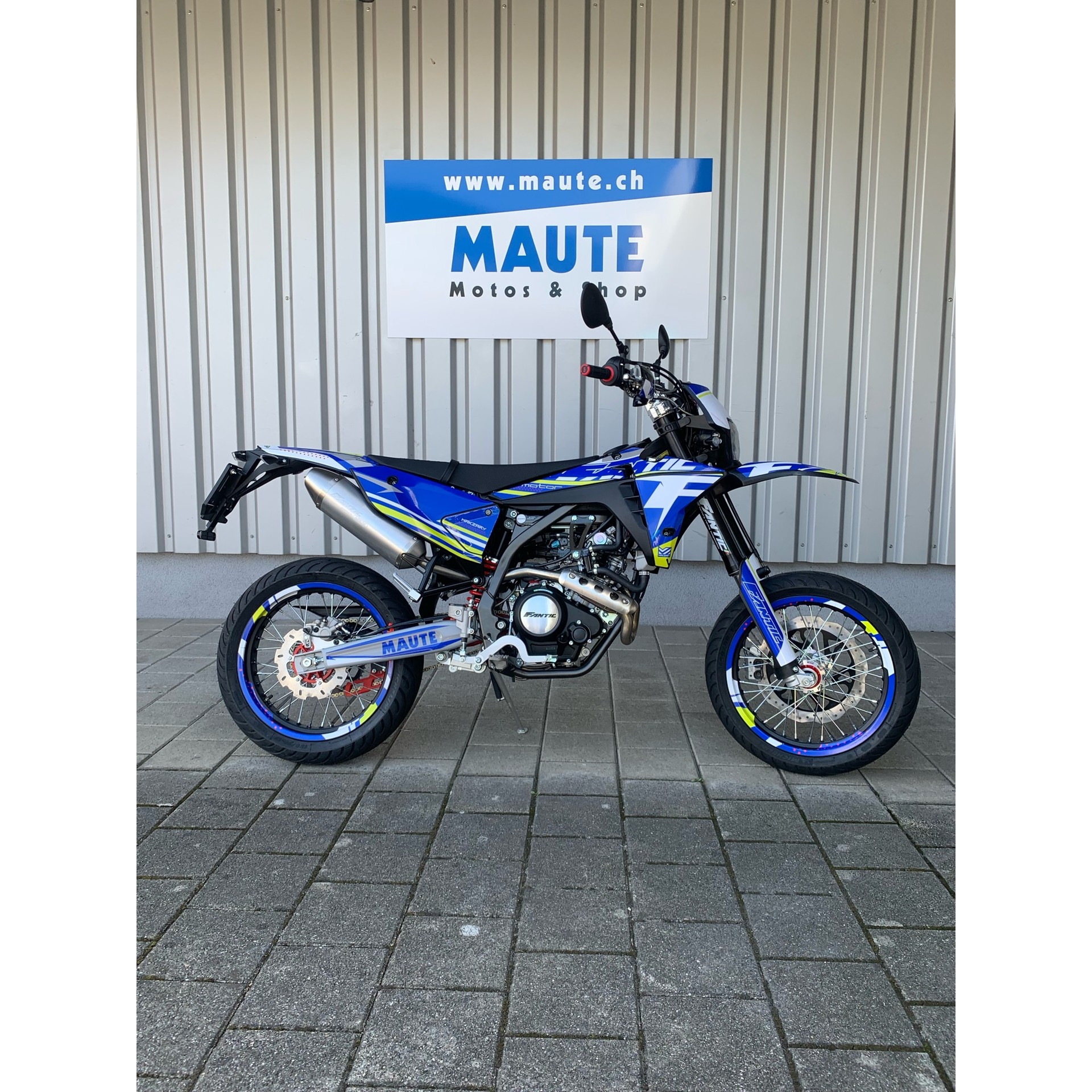 FANTIC XMF 125 Motard Performance - für CHF 168/Mt. und bewährtem kombinierten Dual-Bremssystem CBS
