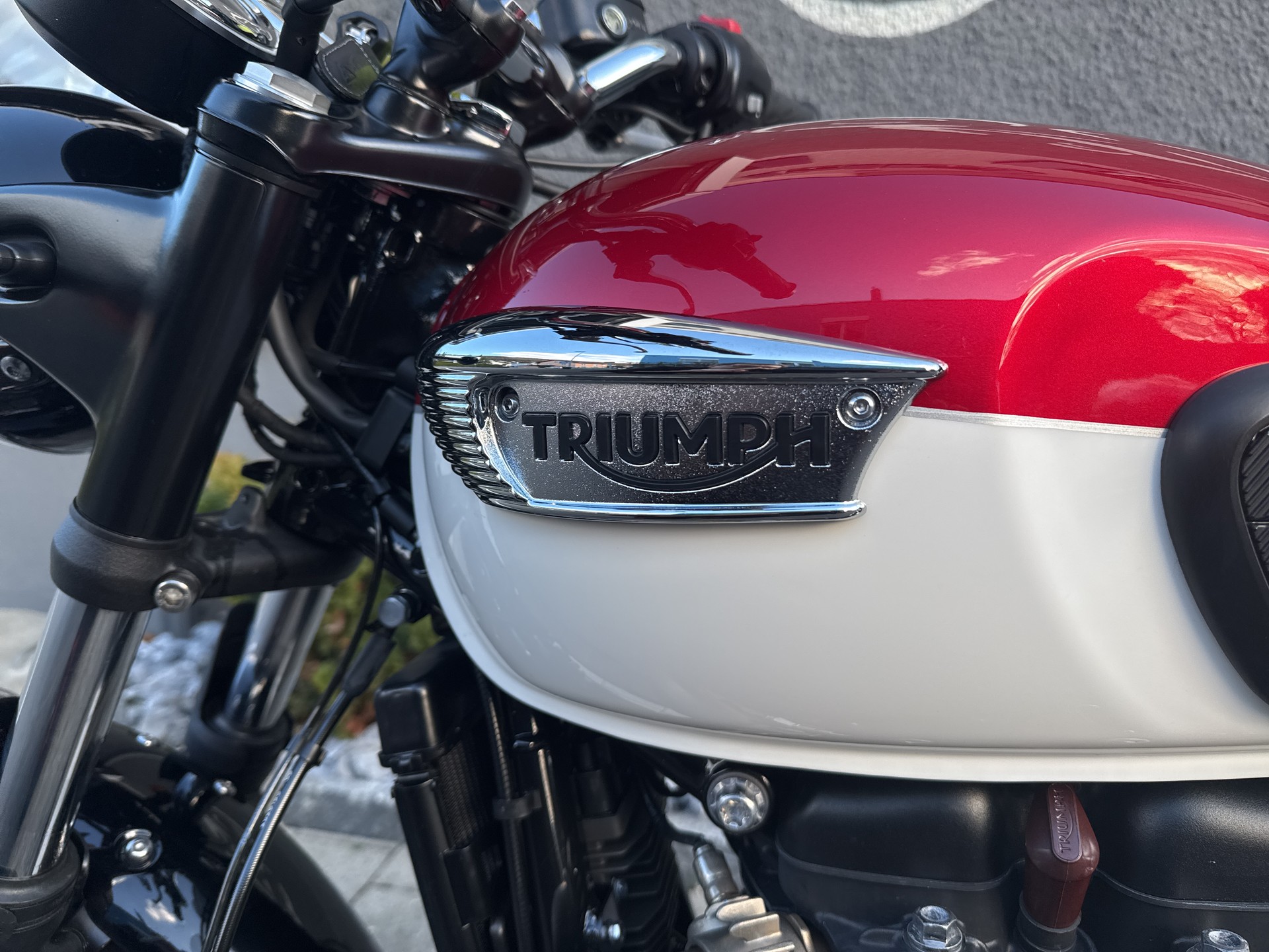 TRIUMPH Bonneville 900 T 100-showroom-element-2