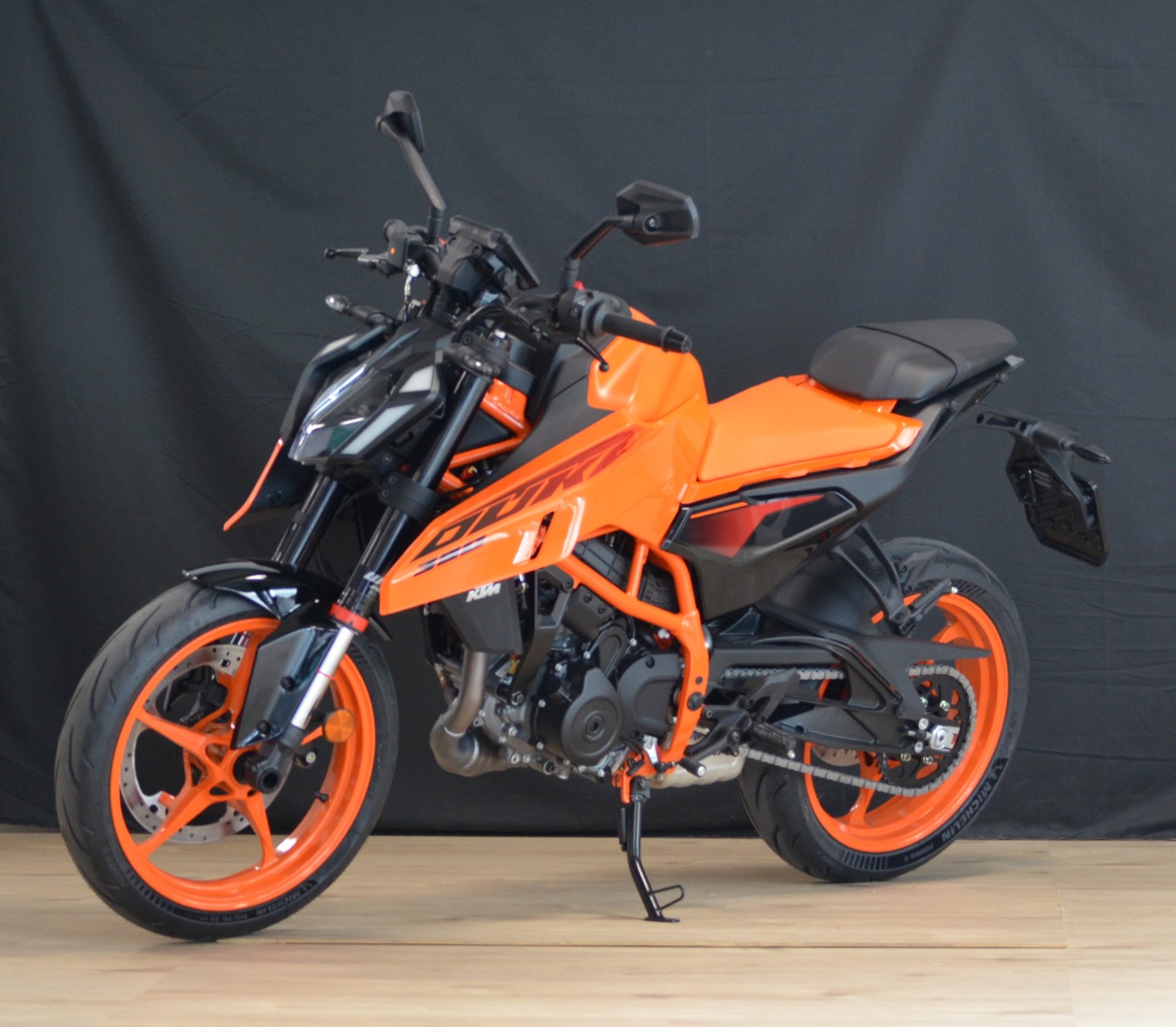KTM 390 Duke-showroom-element-1
