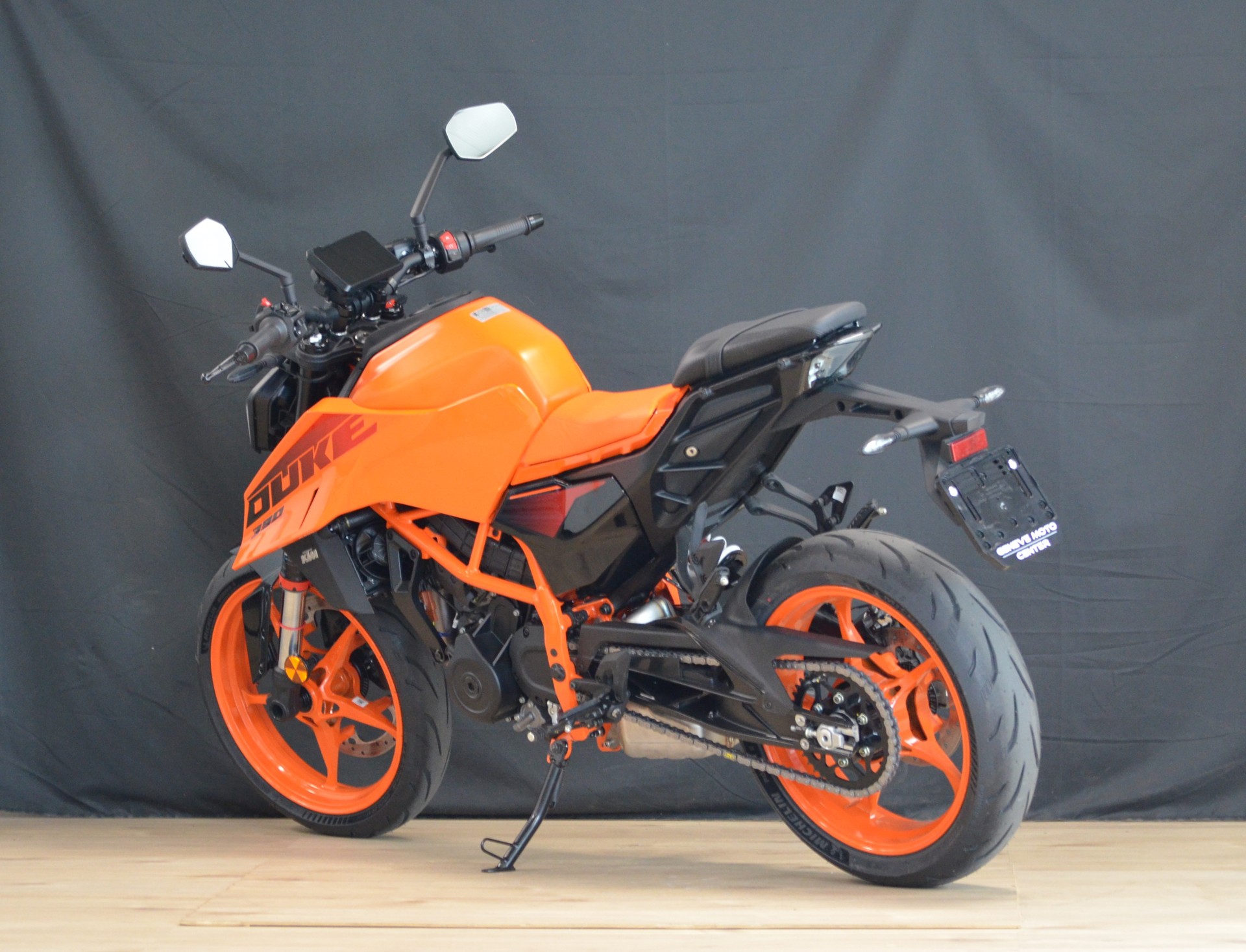 KTM 390 Duke-showroom-element-3