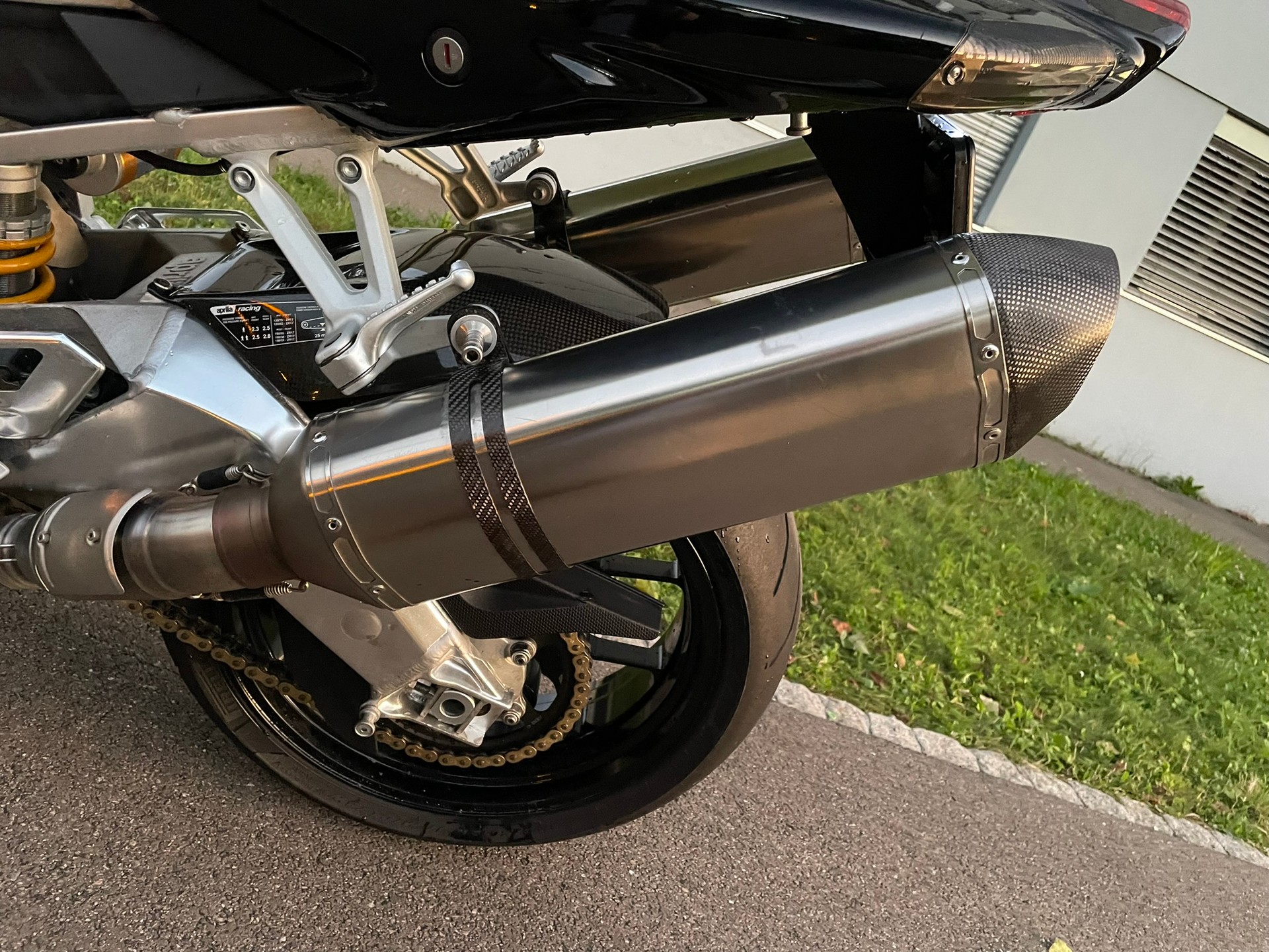 APRILIA Tuono 1000 R-image-8