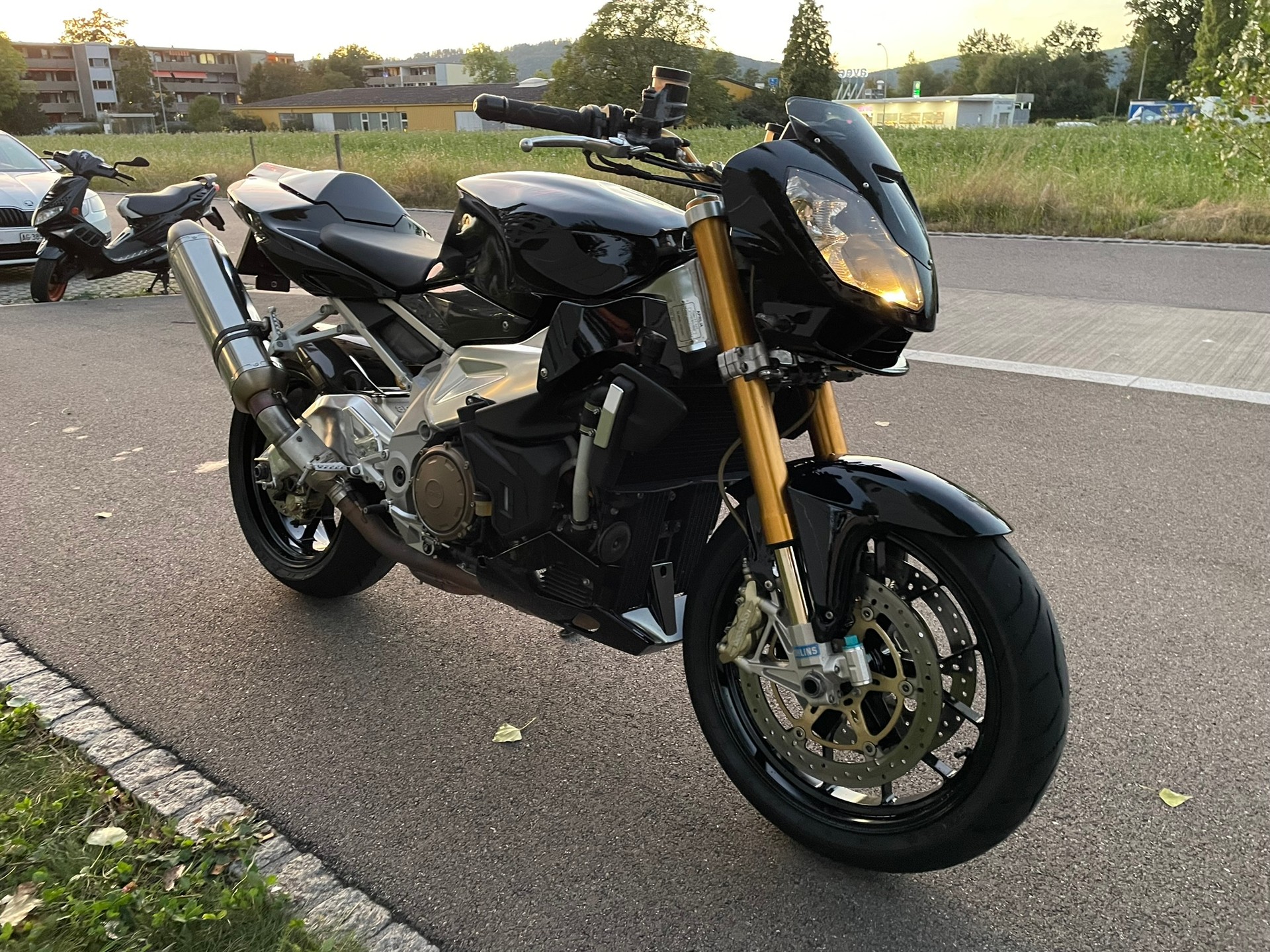 APRILIA Tuono 1000 R-image-0