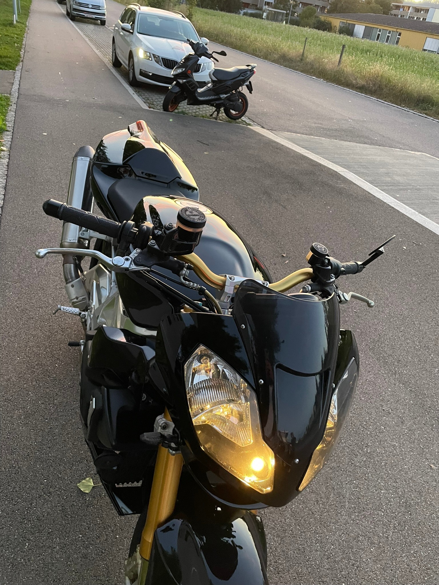 APRILIA Tuono 1000 R-image-7