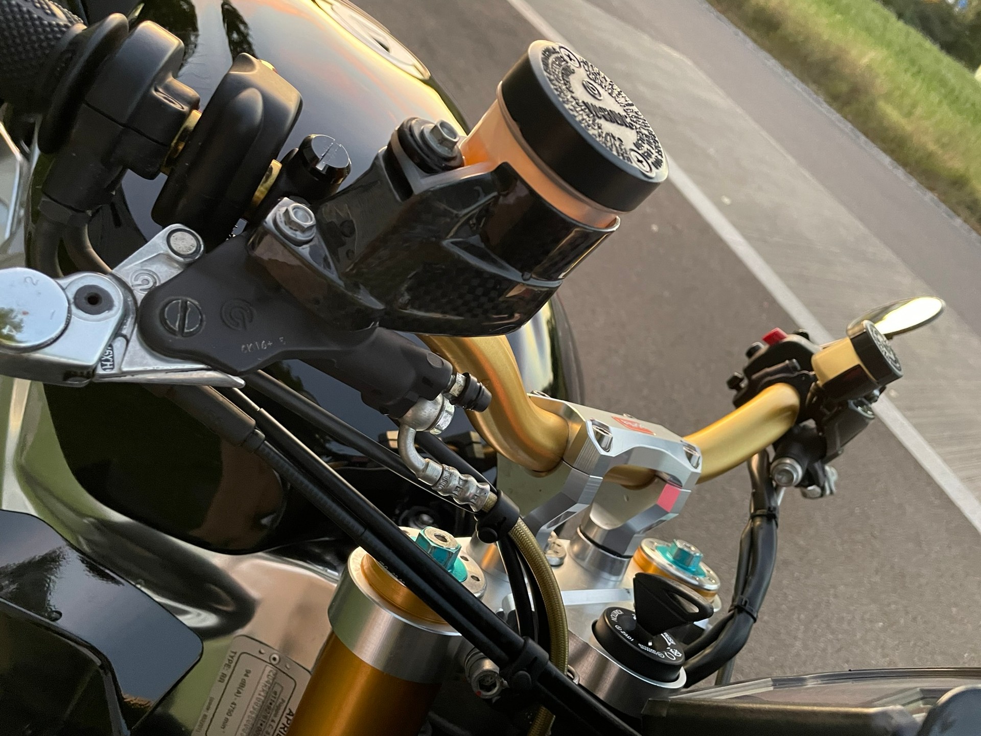 APRILIA Tuono 1000 R-image-12