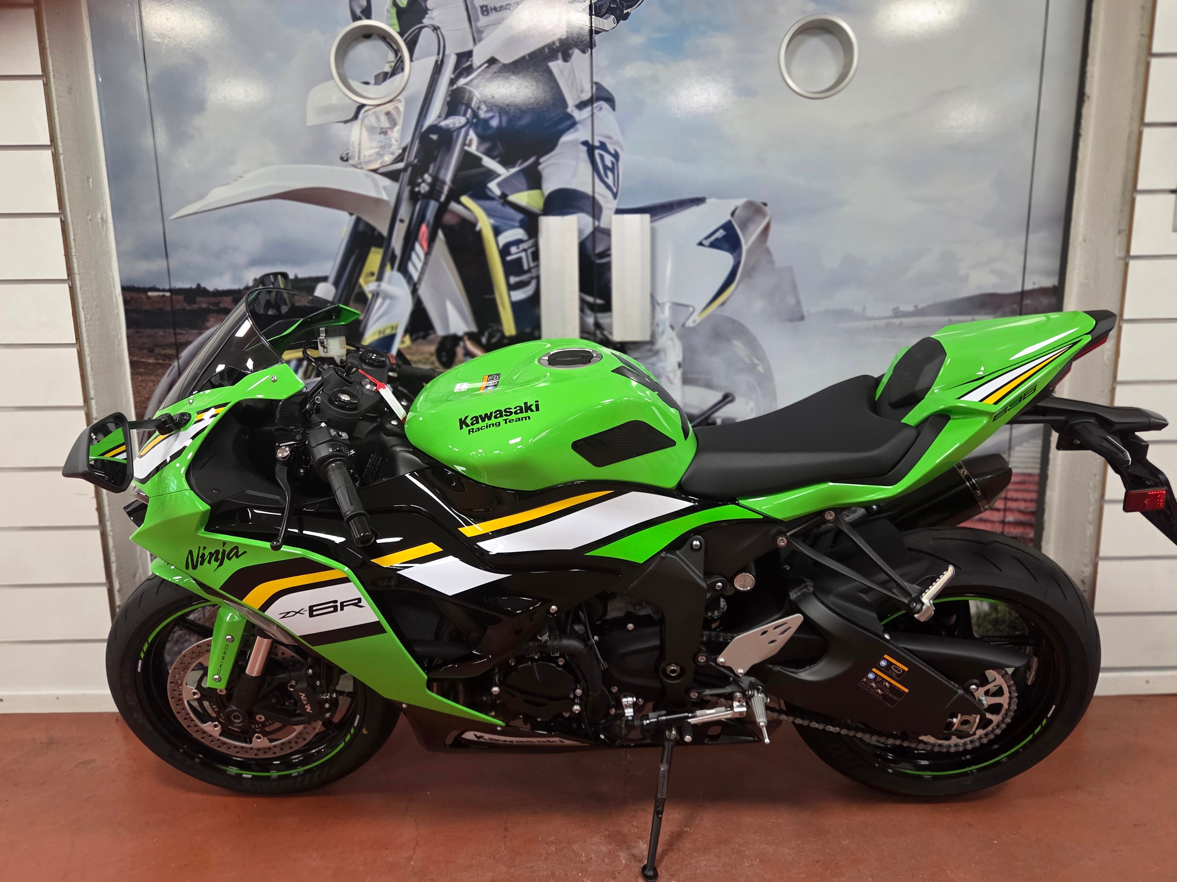 Chevron down small icon