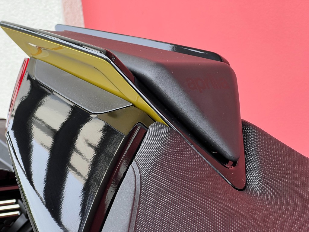 APRILIA RSV4 1100 Factory-image-6
