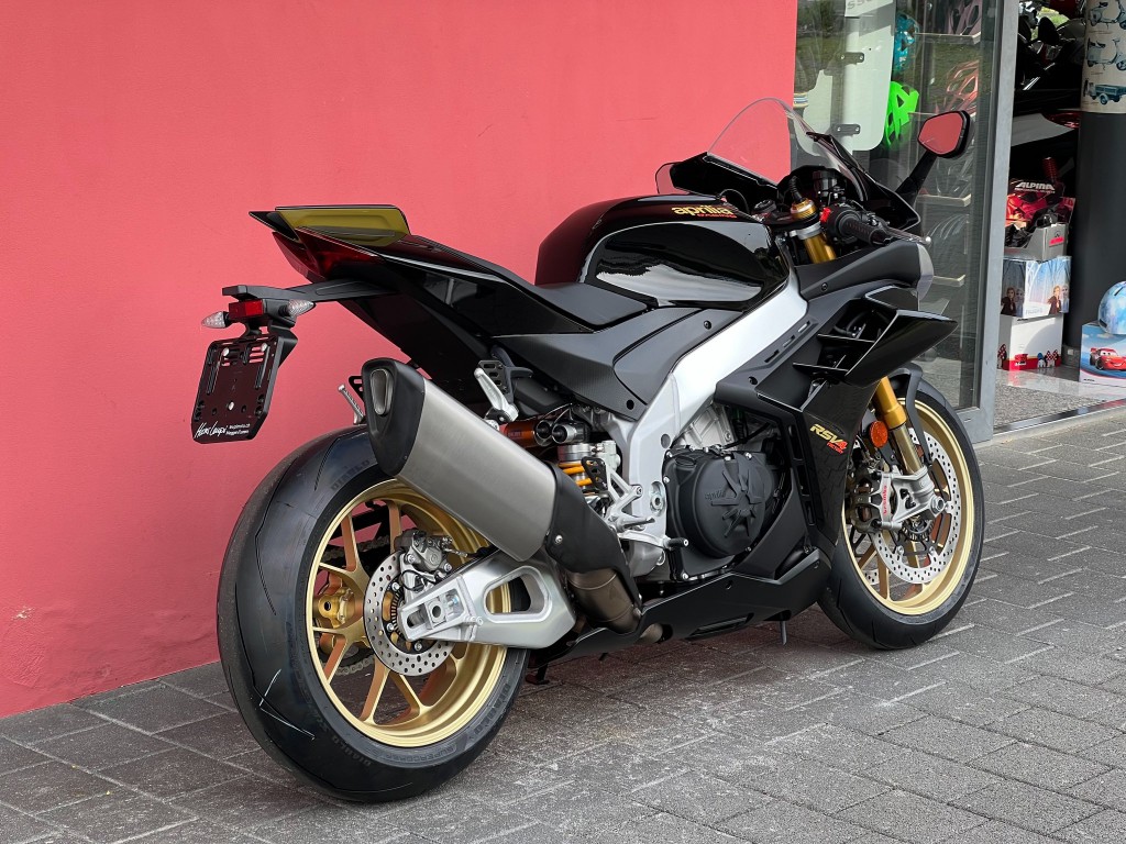 APRILIA RSV4 1100 Factory-image-5