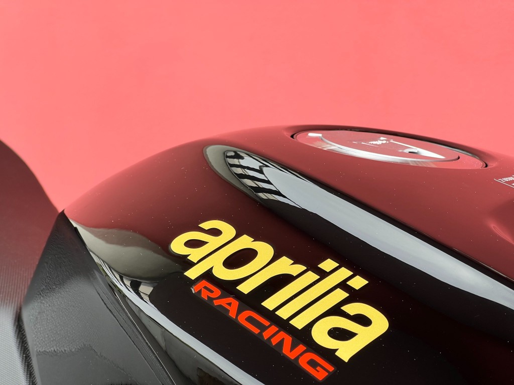APRILIA RSV4 1100 Factory-image-12