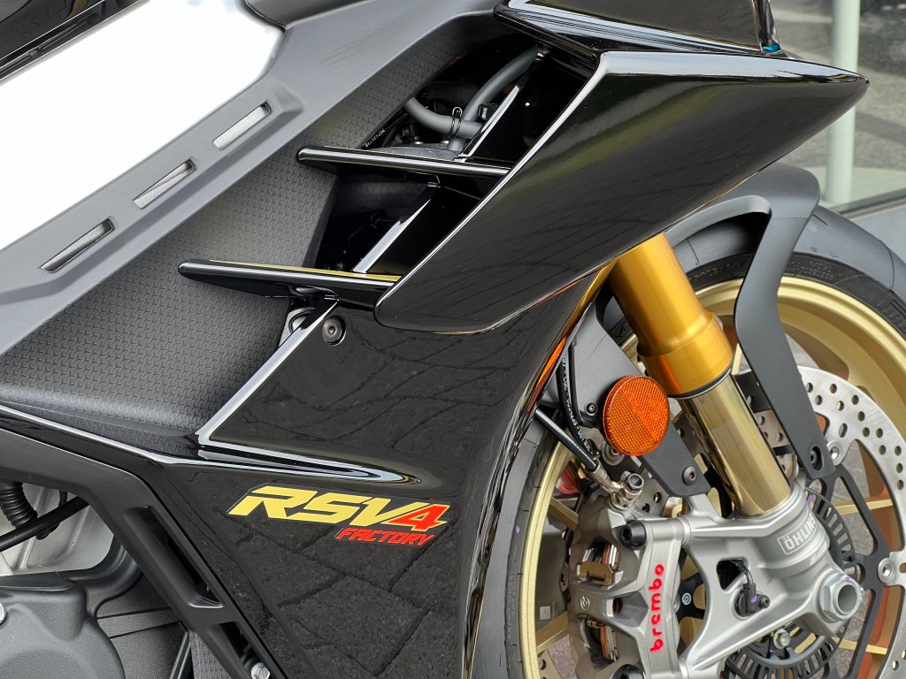 APRILIA RSV4 1100 Factory-image-1
