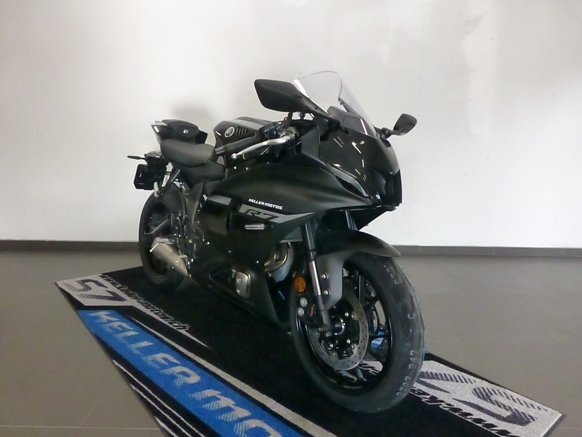 YAMAHA R7-showroom-element-2