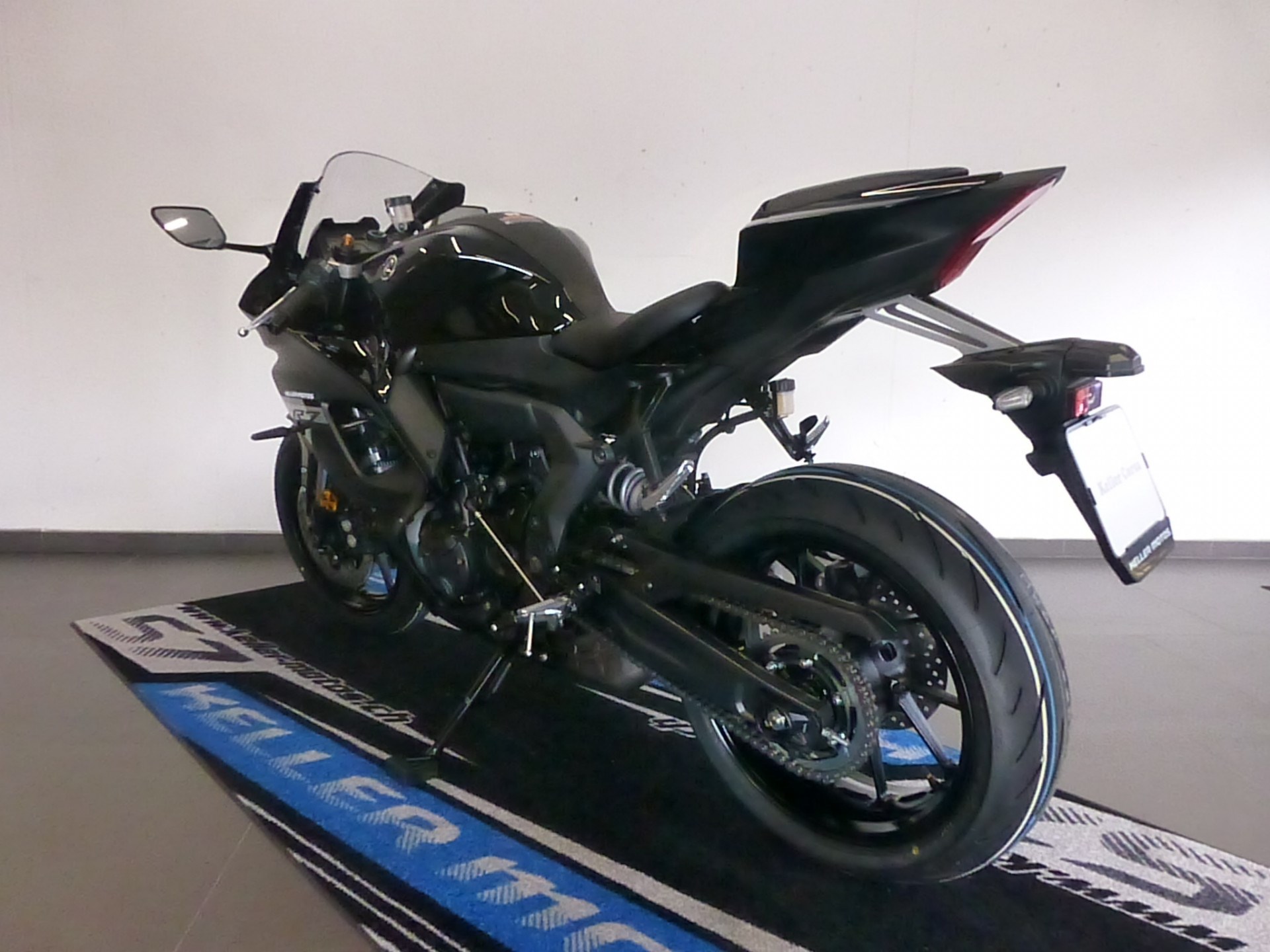 YAMAHA R7-showroom-element-3